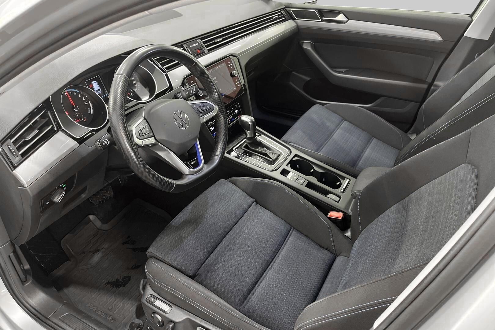Volkswagen Passat iso kuva 8