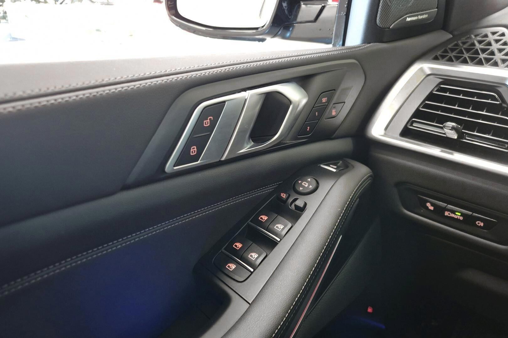 BMW X5 iso kuva 14