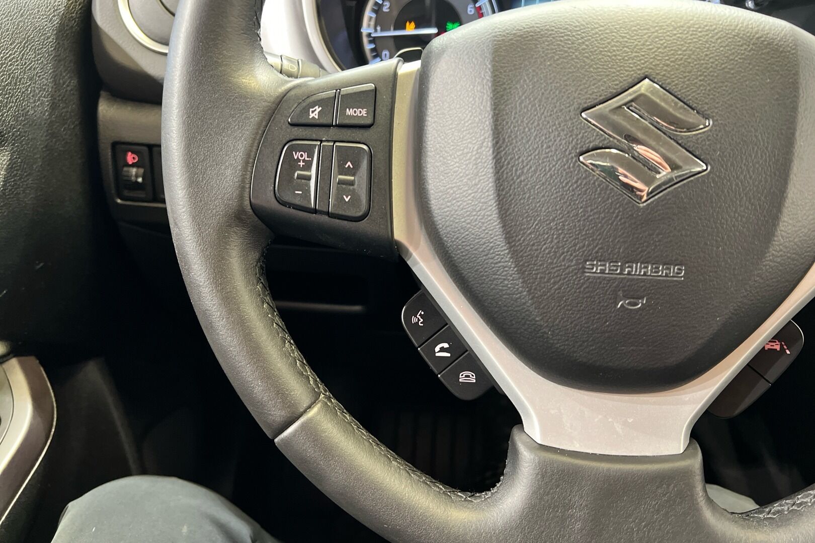 Suzuki Vitara iso kuva 18