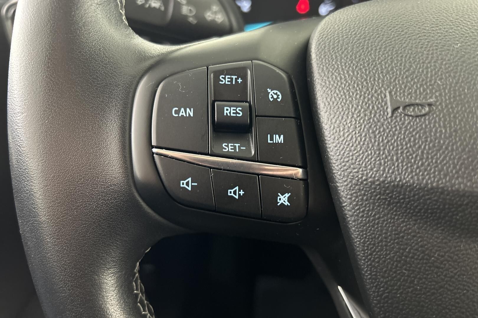 Ford Fiesta iso kuva 23