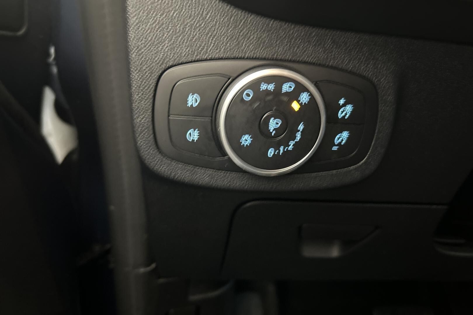 Ford Fiesta iso kuva 25