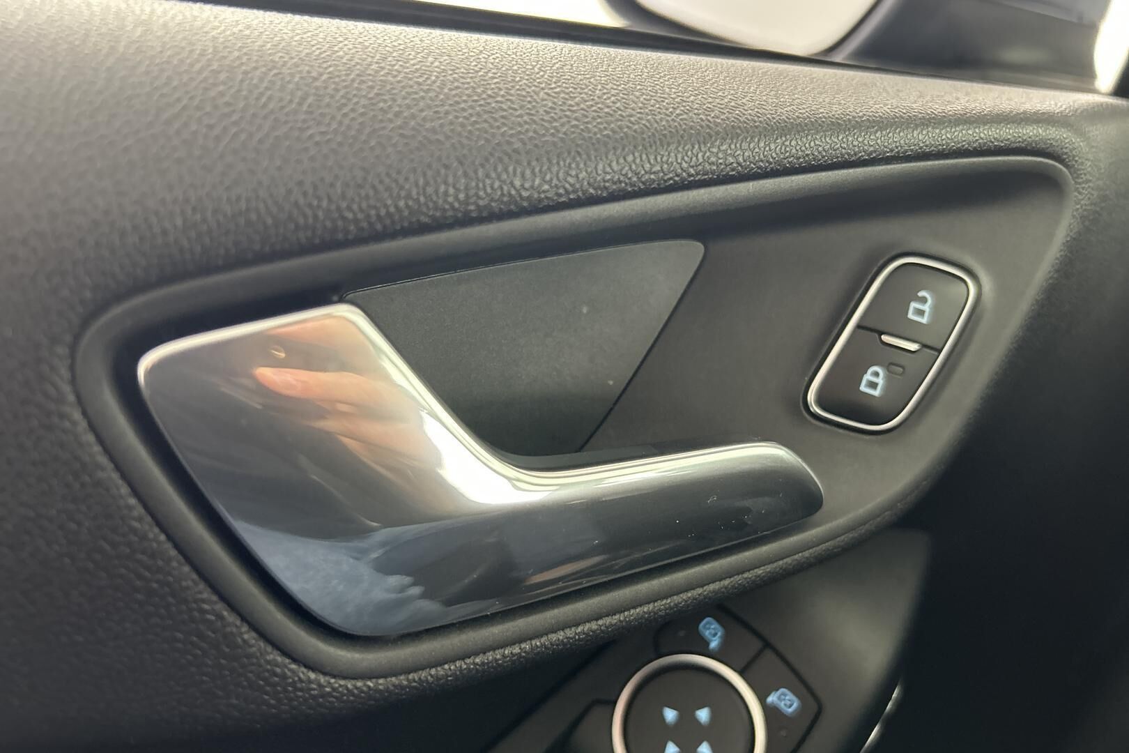 Ford Fiesta iso kuva 26