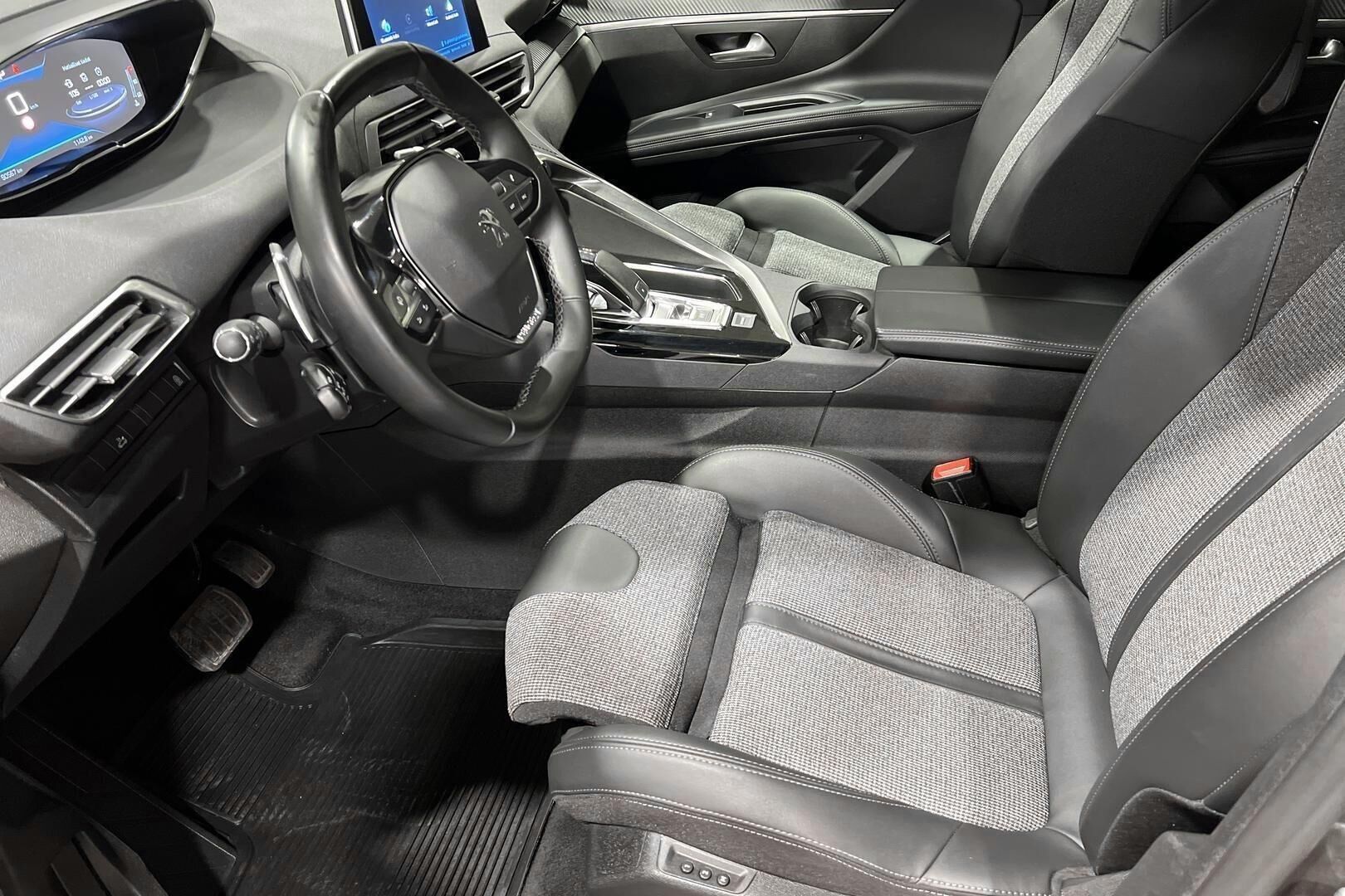Peugeot 5008 iso kuva 9