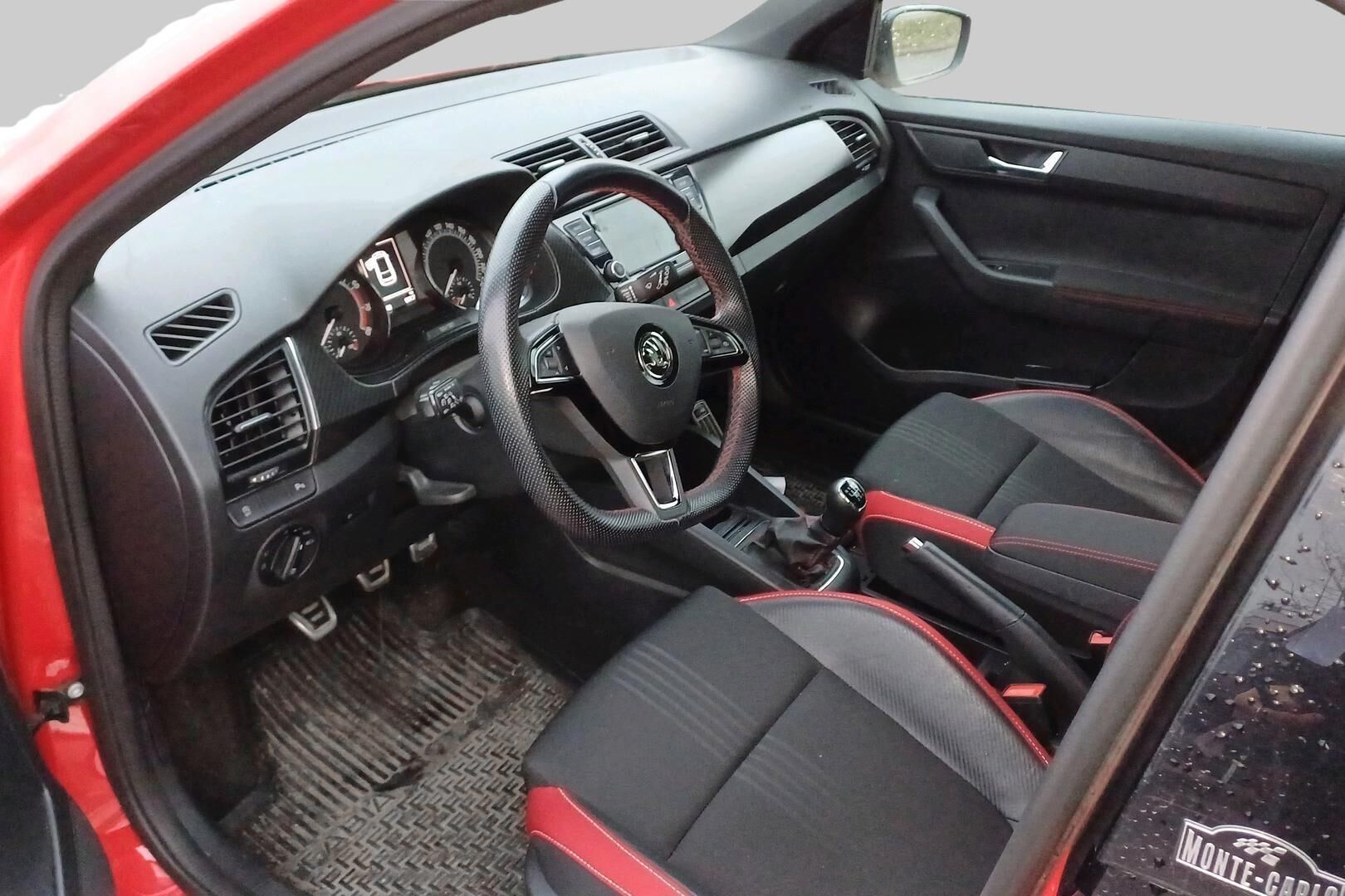 Skoda Fabia iso kuva 2