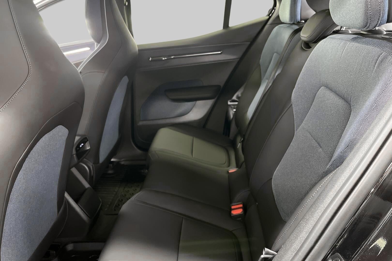 Volvo EX30 iso kuva 10