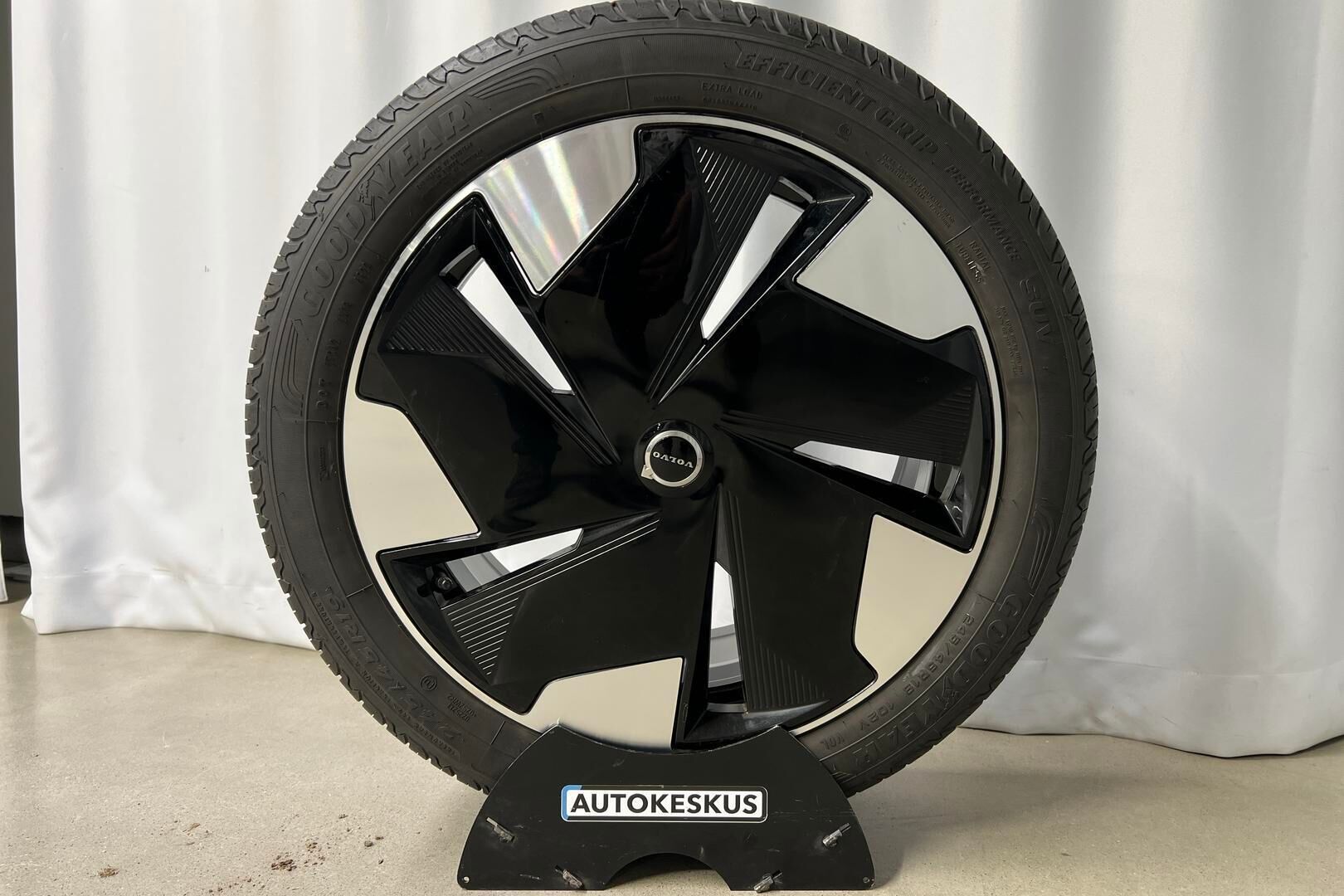 Volvo EX30 iso kuva 18