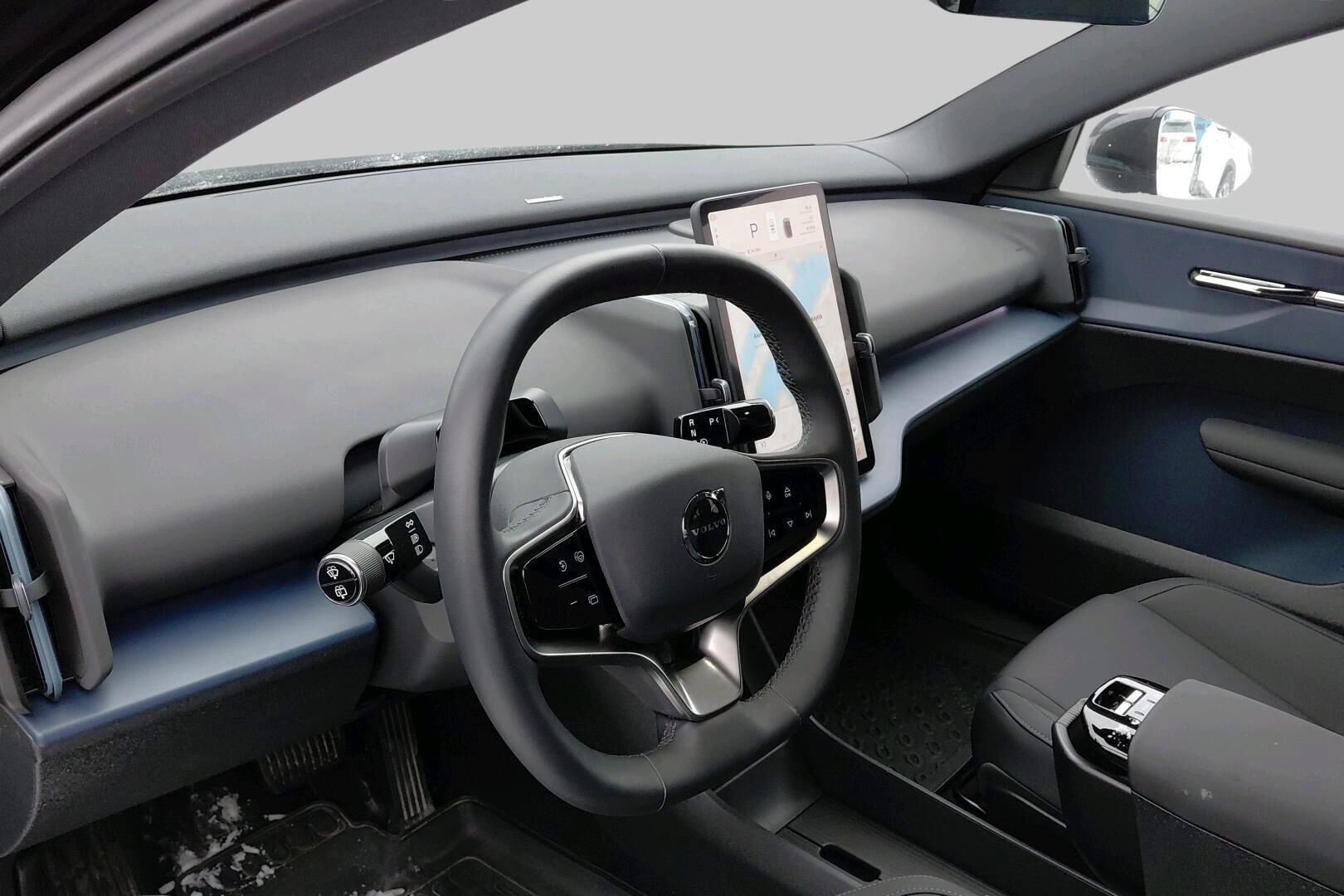 Volvo EX30 iso kuva 2