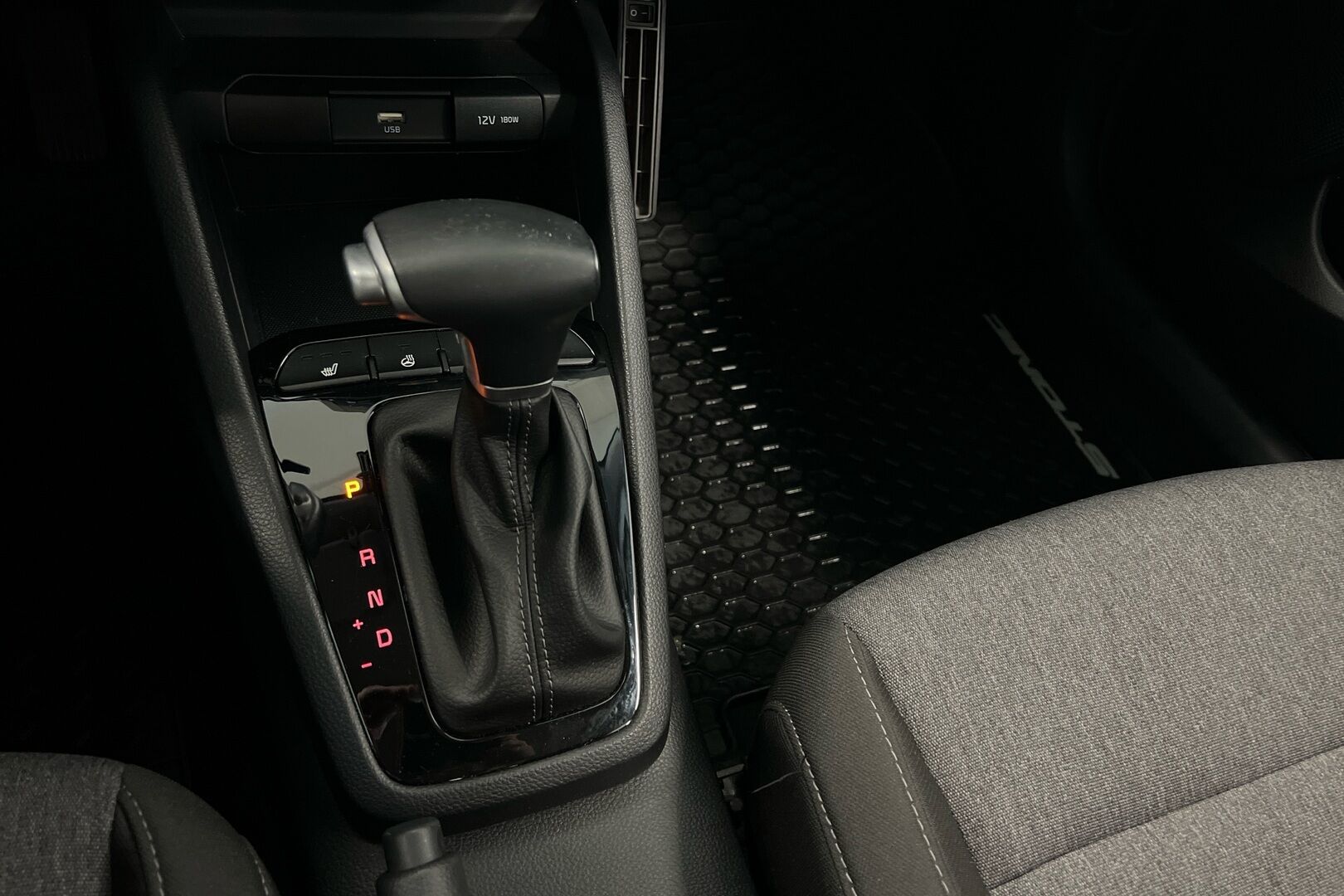 Kia Stonic iso kuva 13
