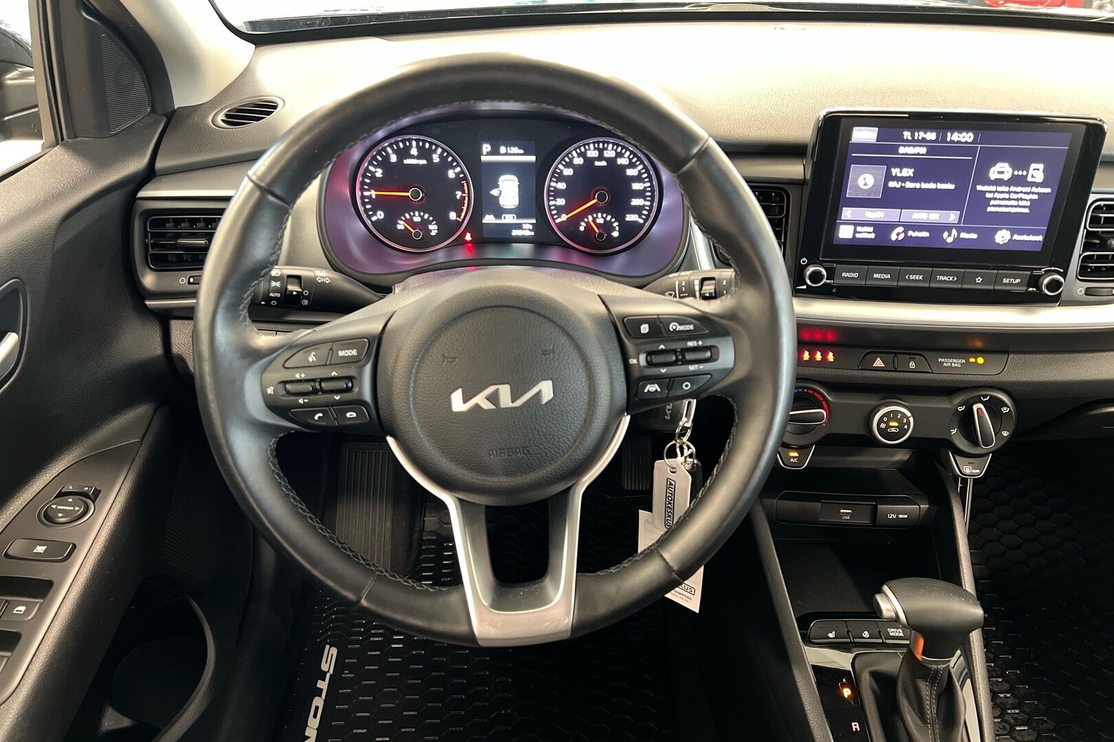 Kia Stonic iso kuva 15