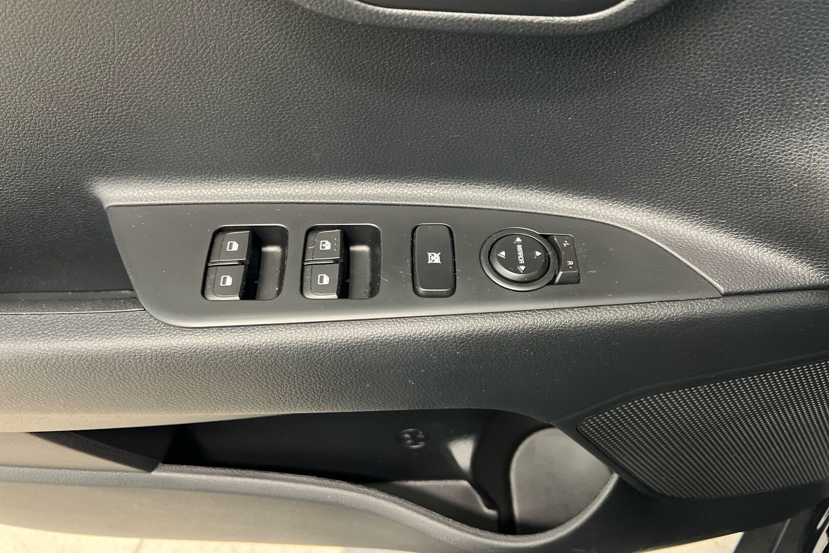 Kia Stonic iso kuva 19
