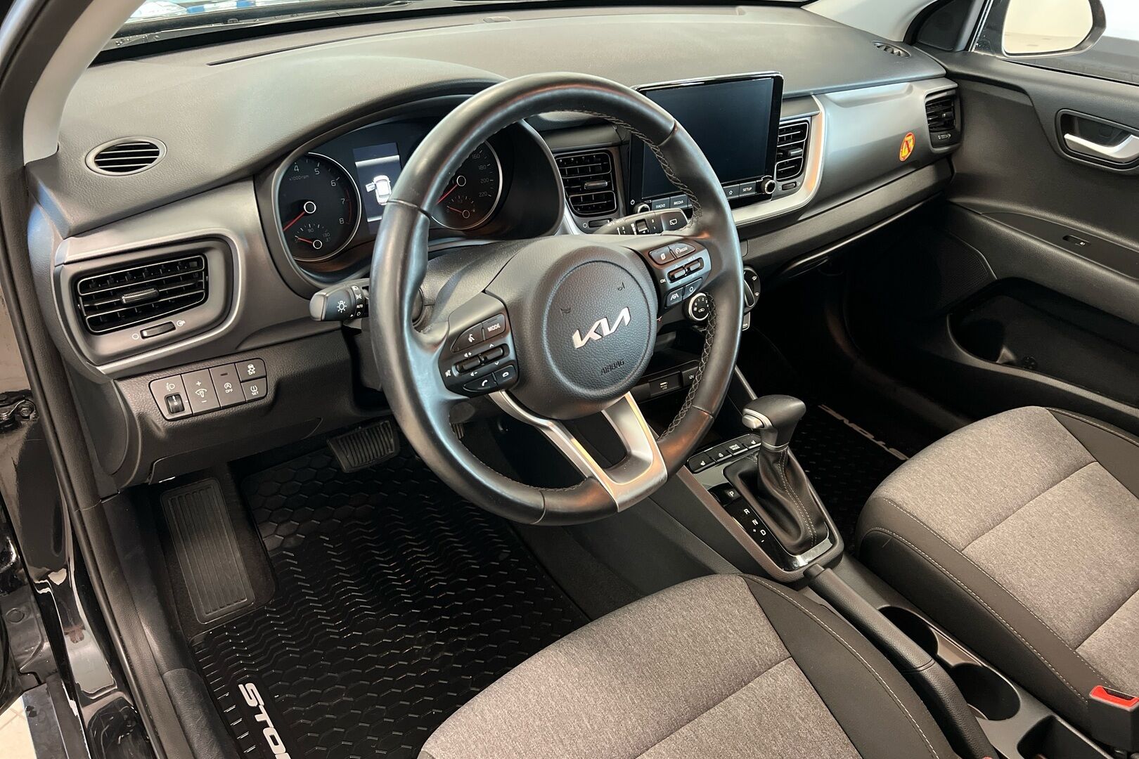 Kia Stonic iso kuva 6