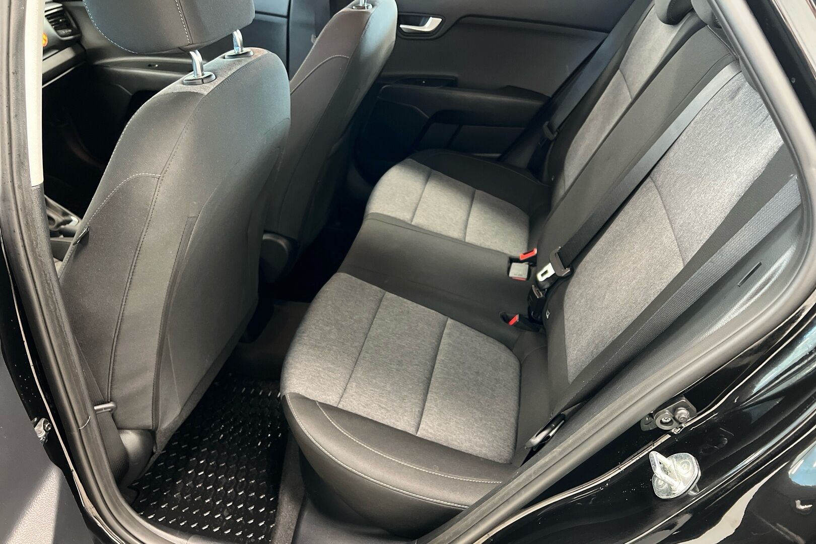 Kia Stonic iso kuva 8