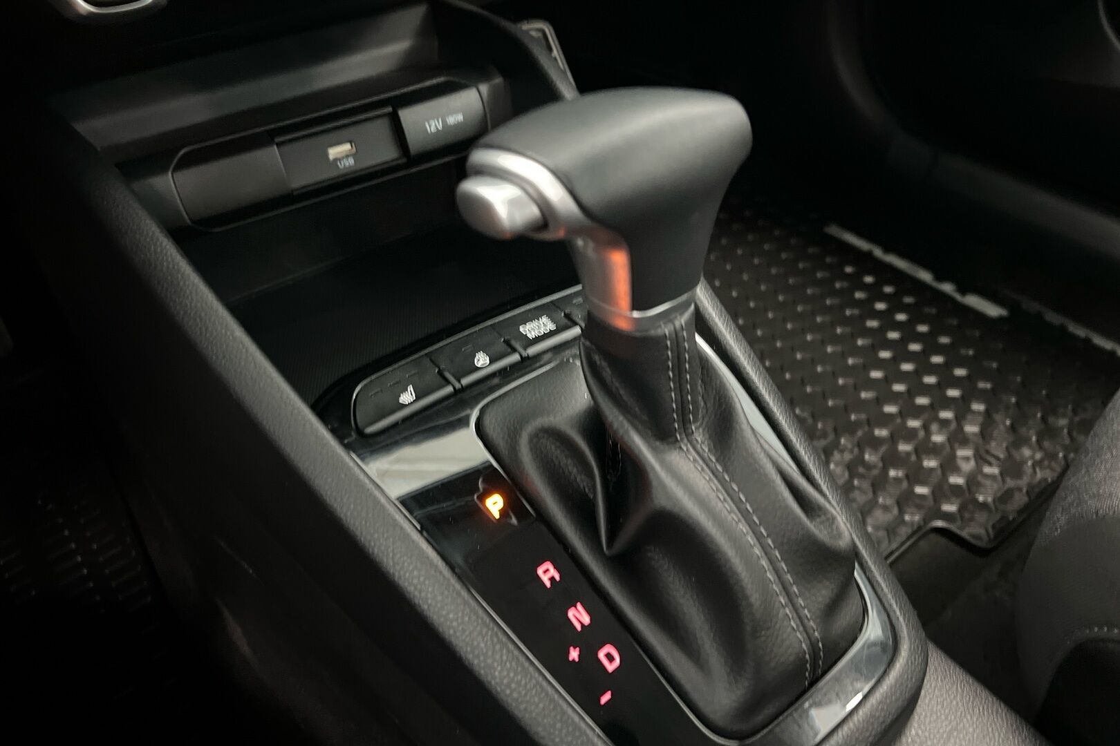 Kia Stonic iso kuva 14
