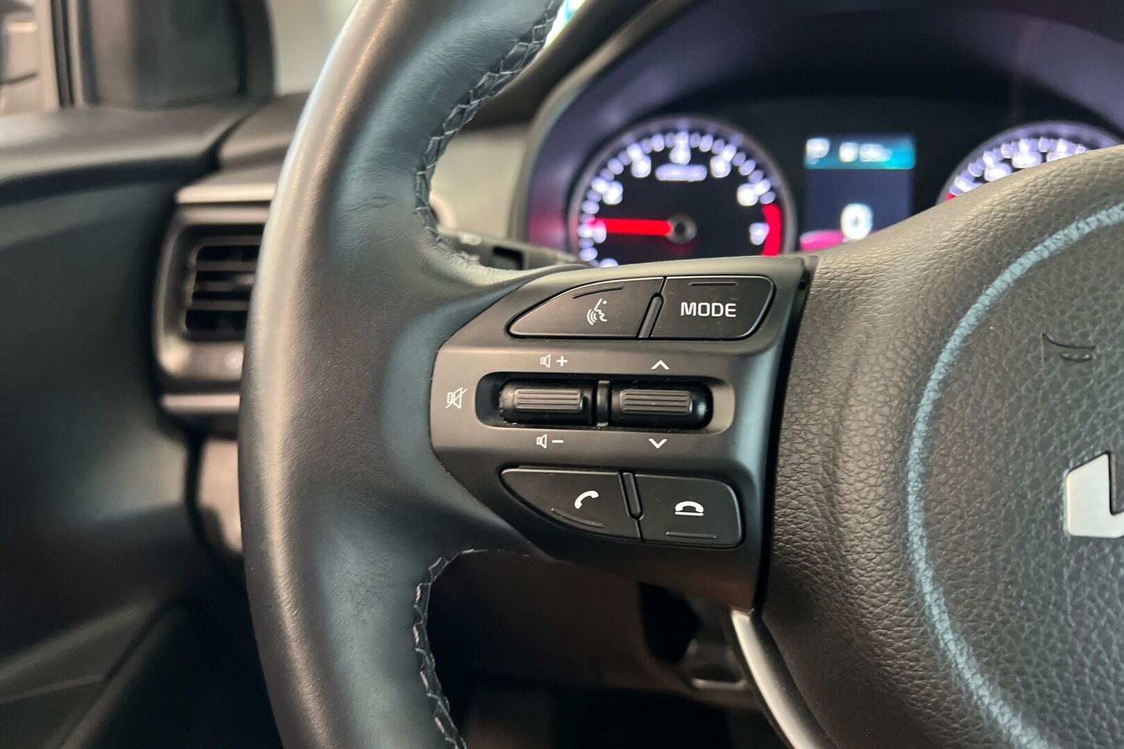 Kia Stonic iso kuva 16