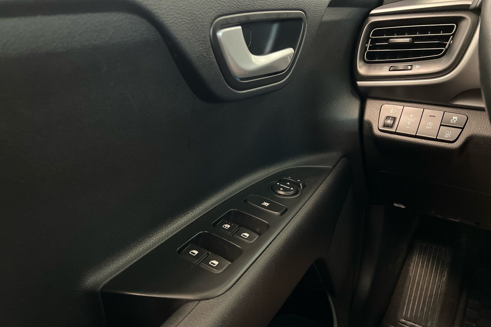 Kia Stonic iso kuva 17