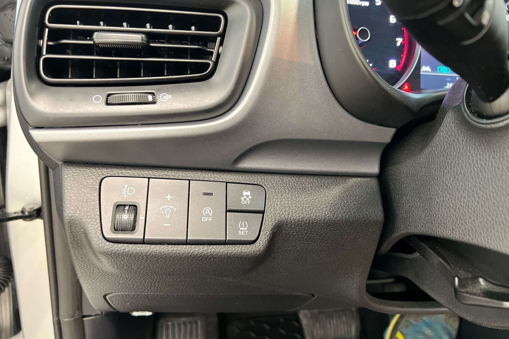 Kia Stonic iso kuva 18