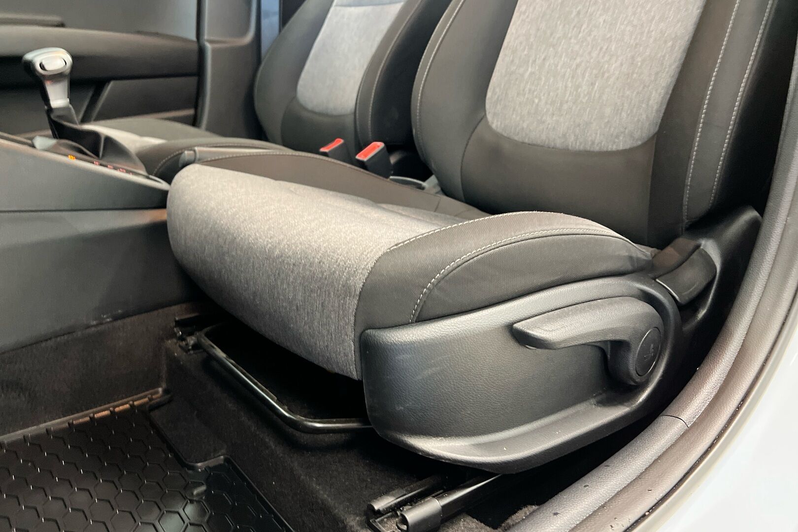 Kia Stonic iso kuva 19