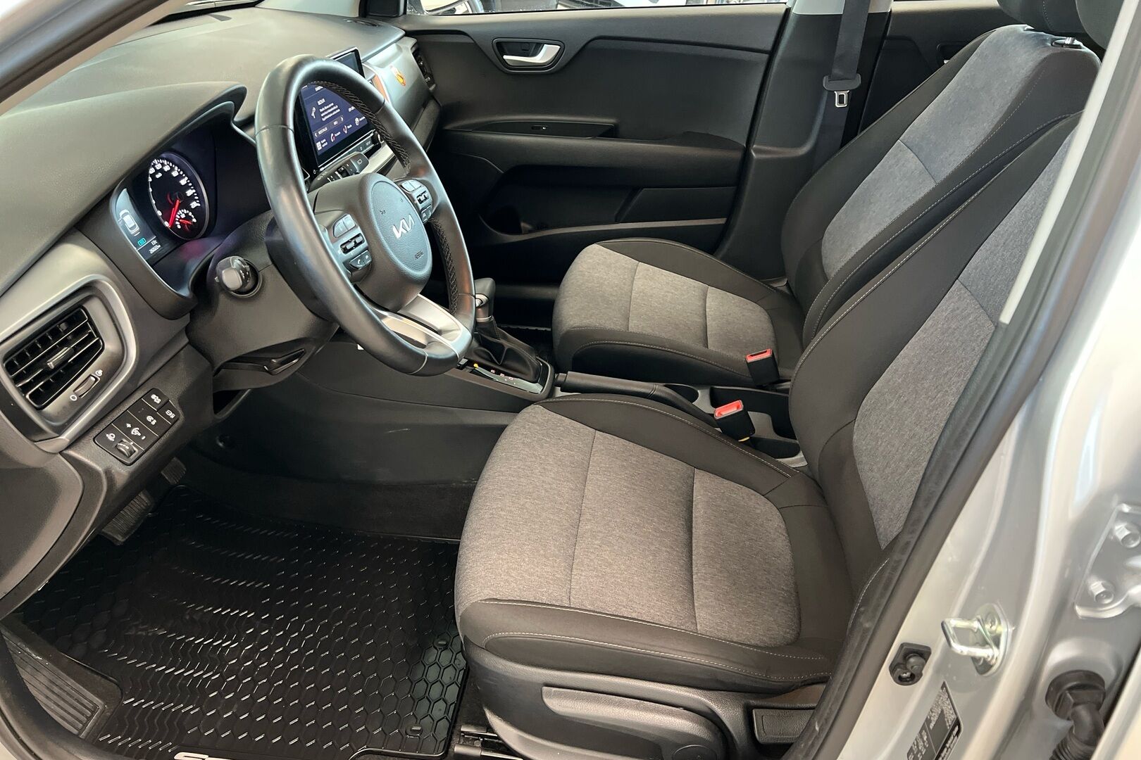Kia Stonic iso kuva 7
