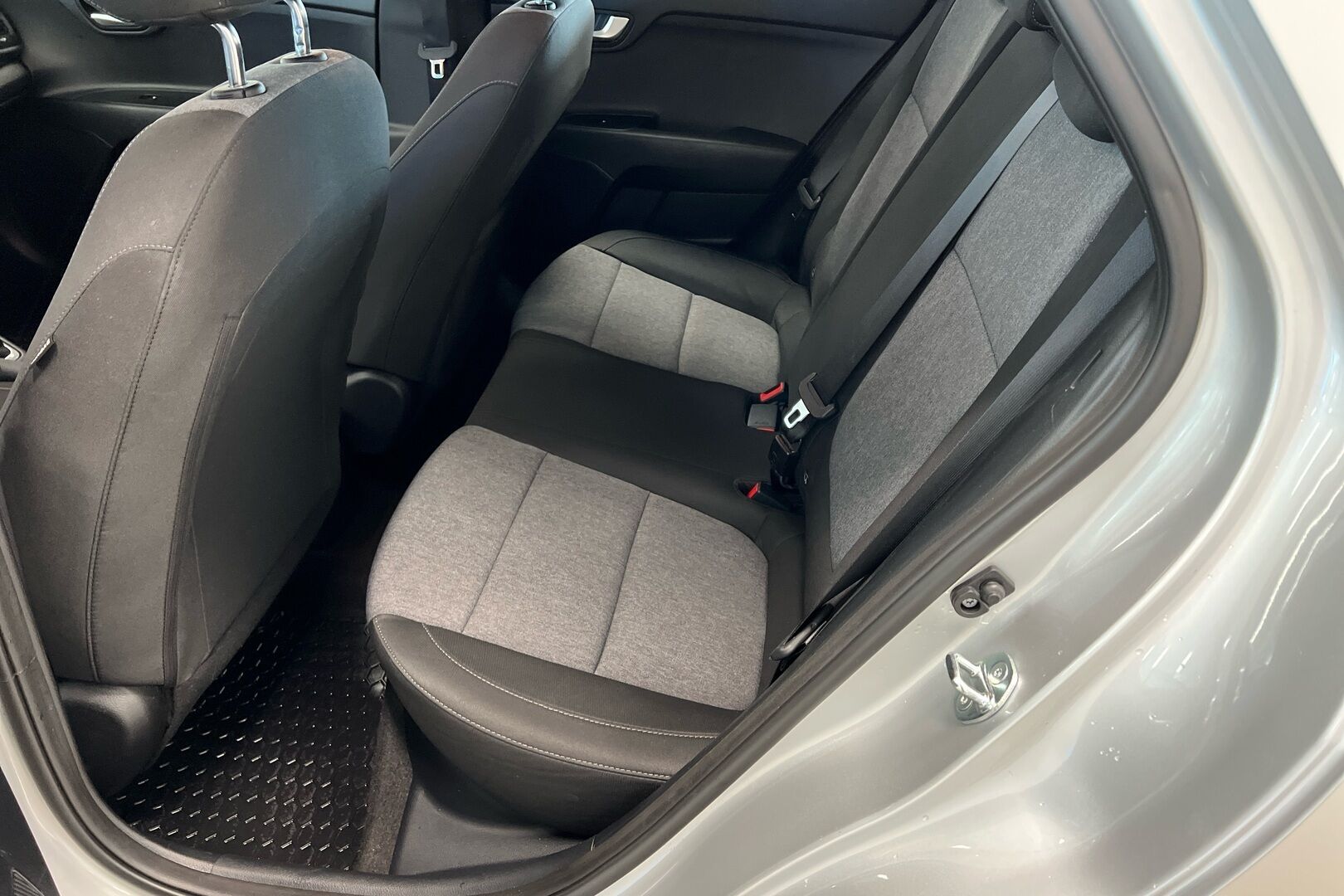 Kia Stonic iso kuva 8