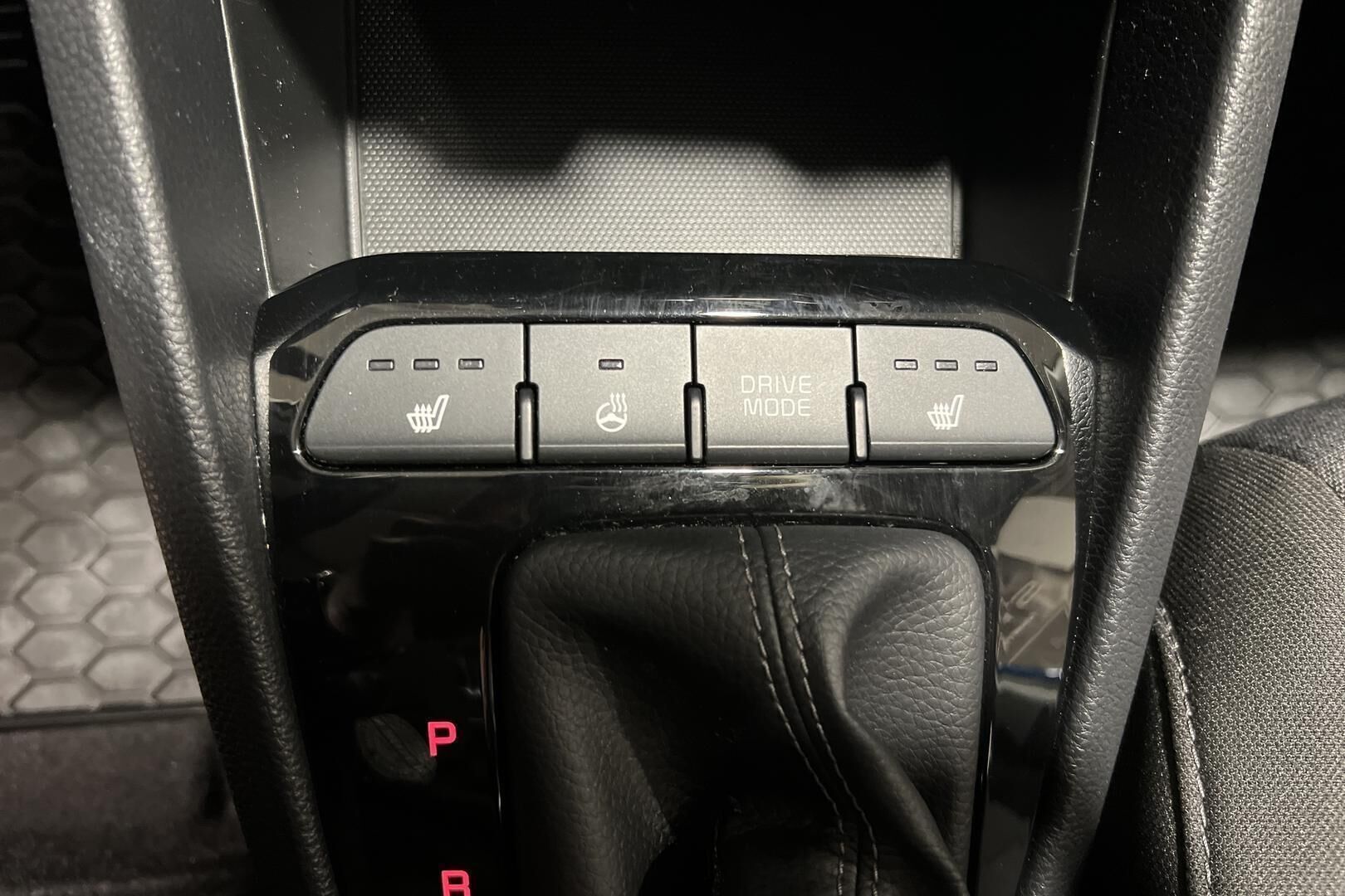 KIA Stonic iso kuva 18