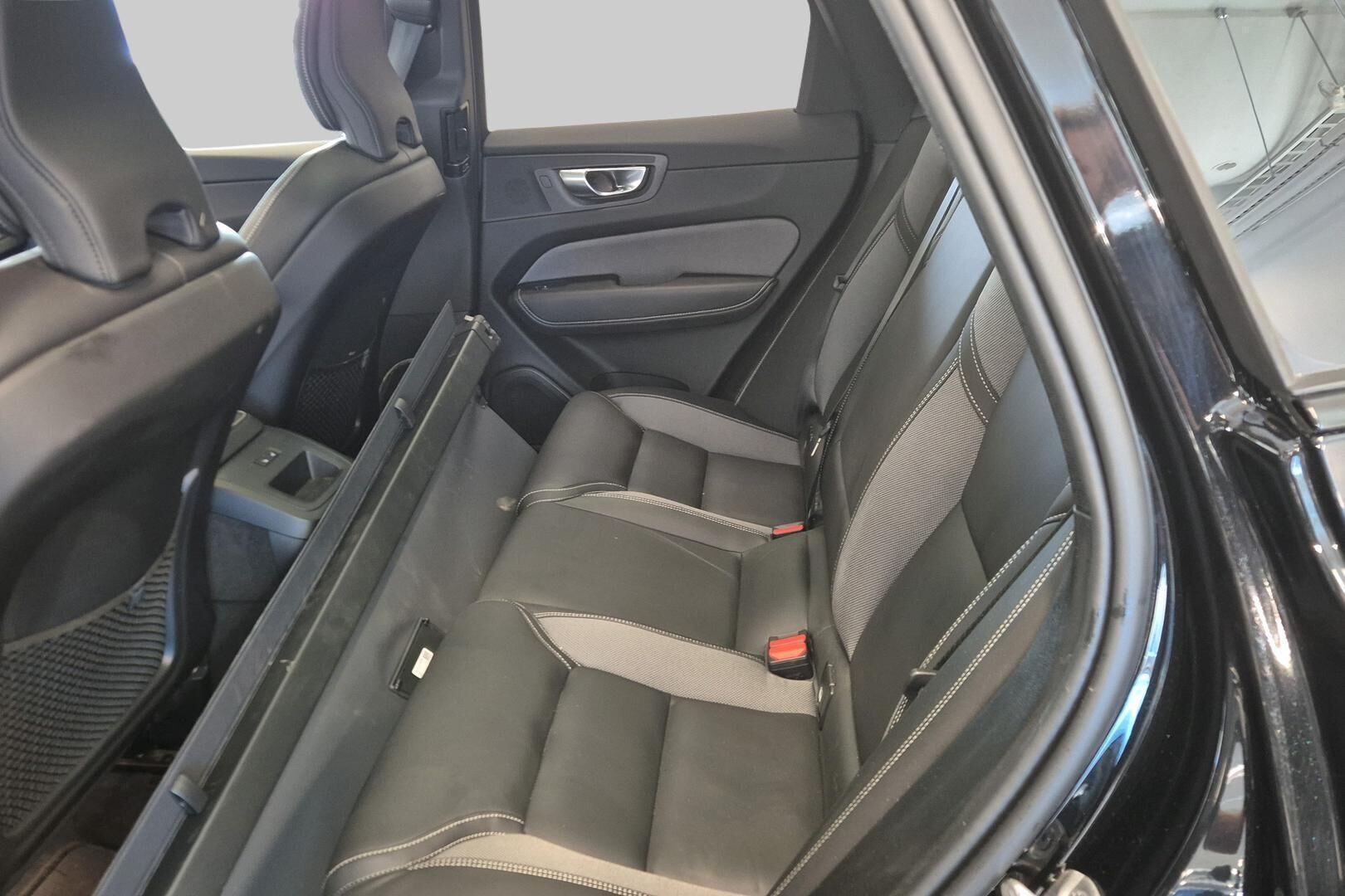 Volvo XC60 iso kuva 10