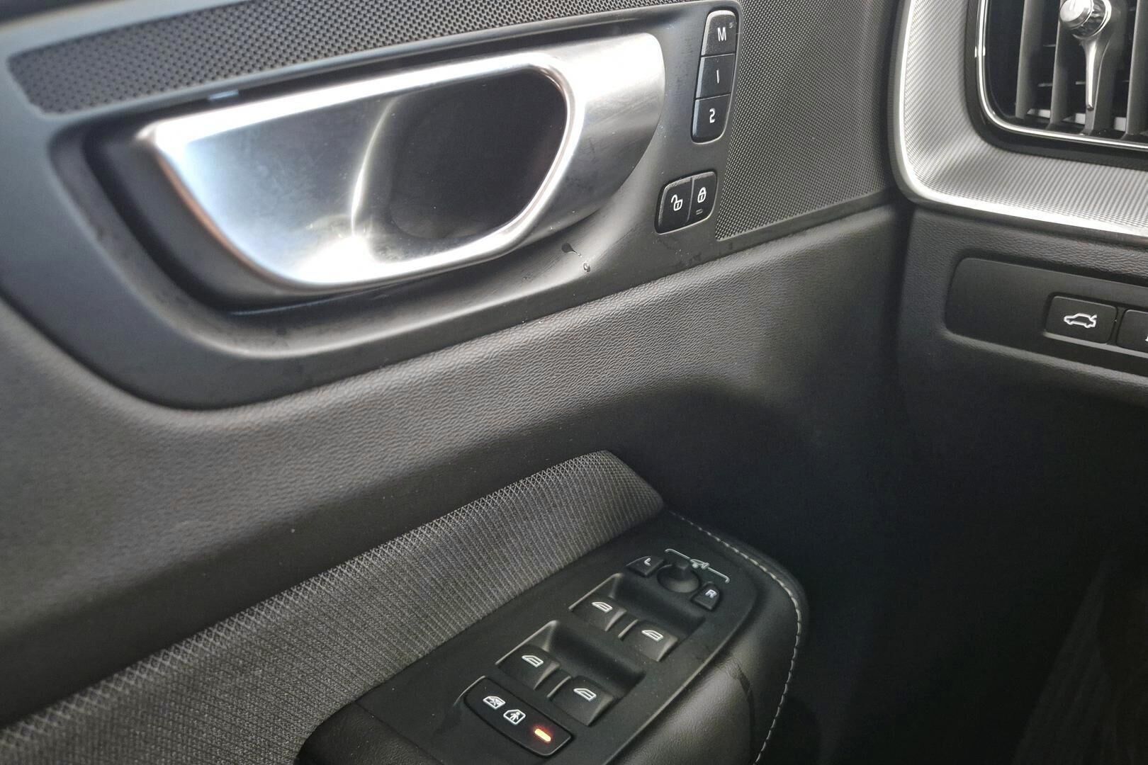 Volvo XC60 iso kuva 20