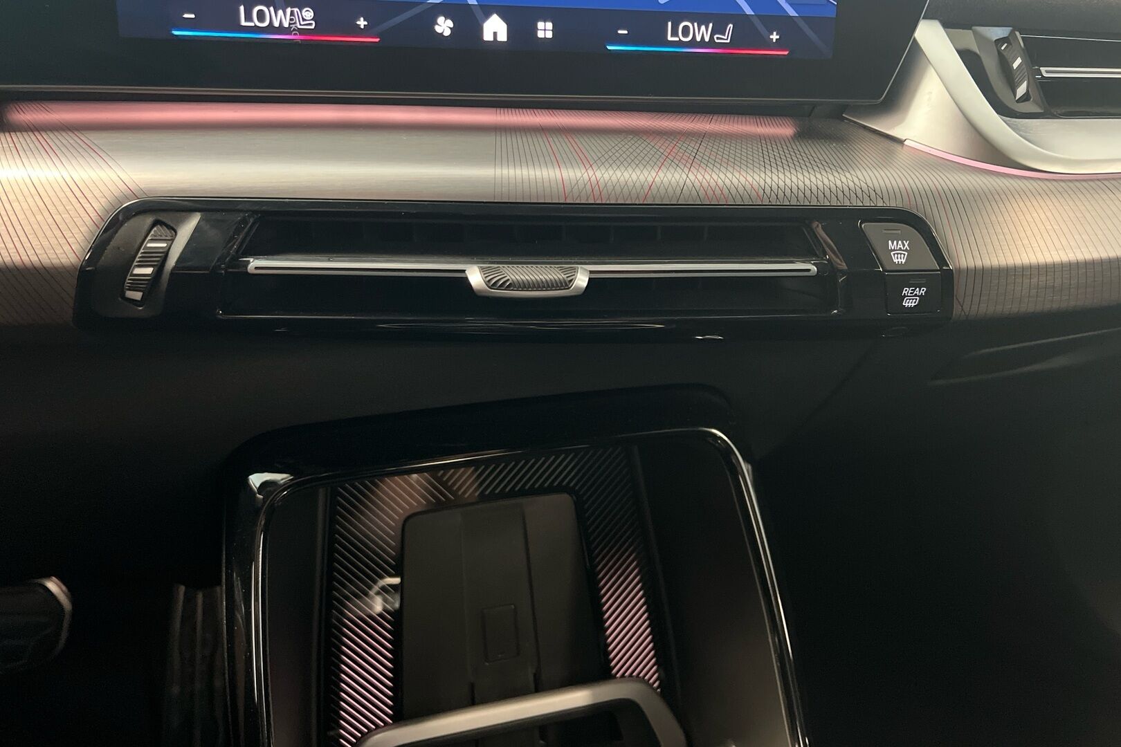 BMW iX2 iso kuva 13