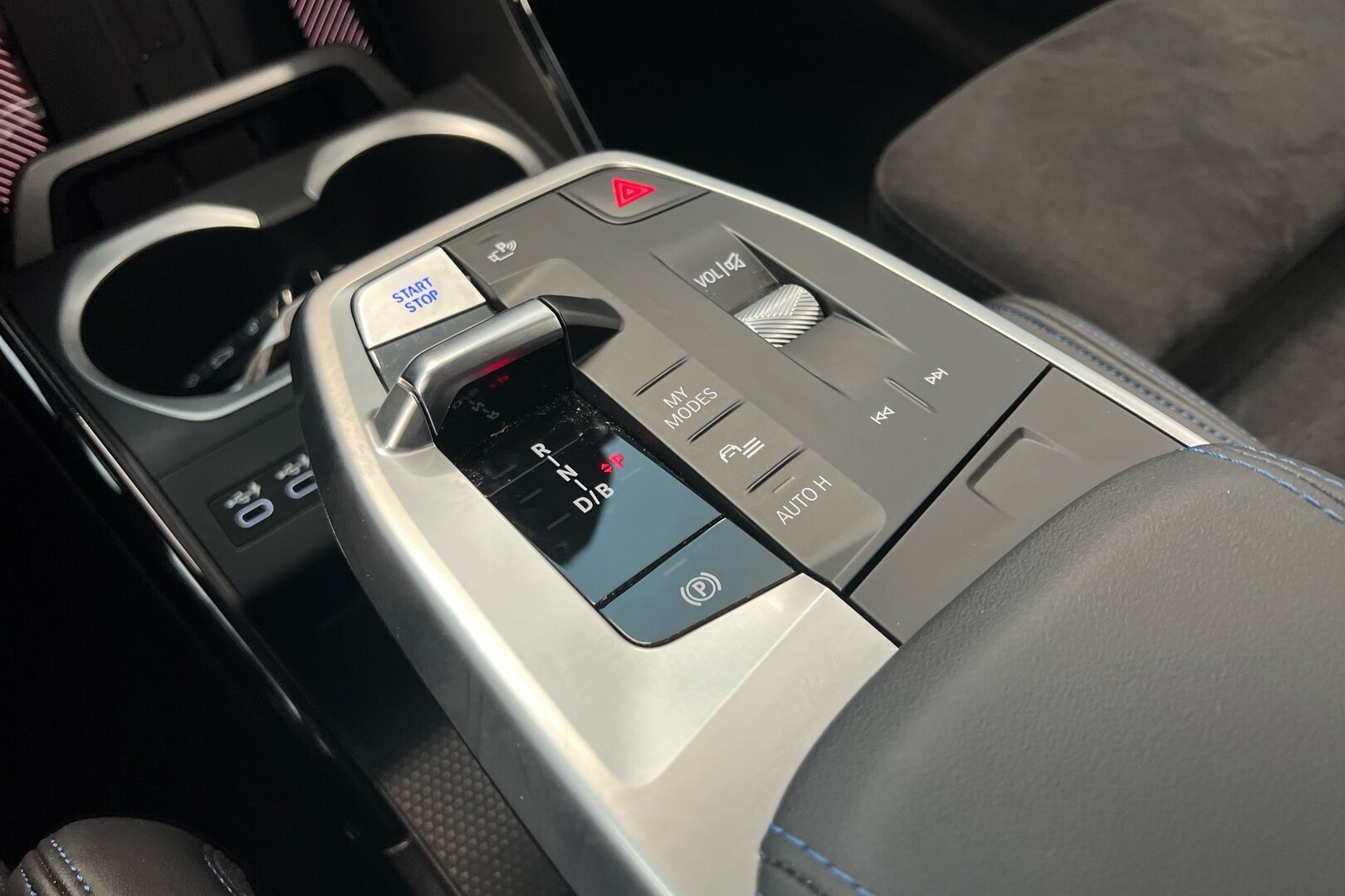 BMW iX2 iso kuva 14