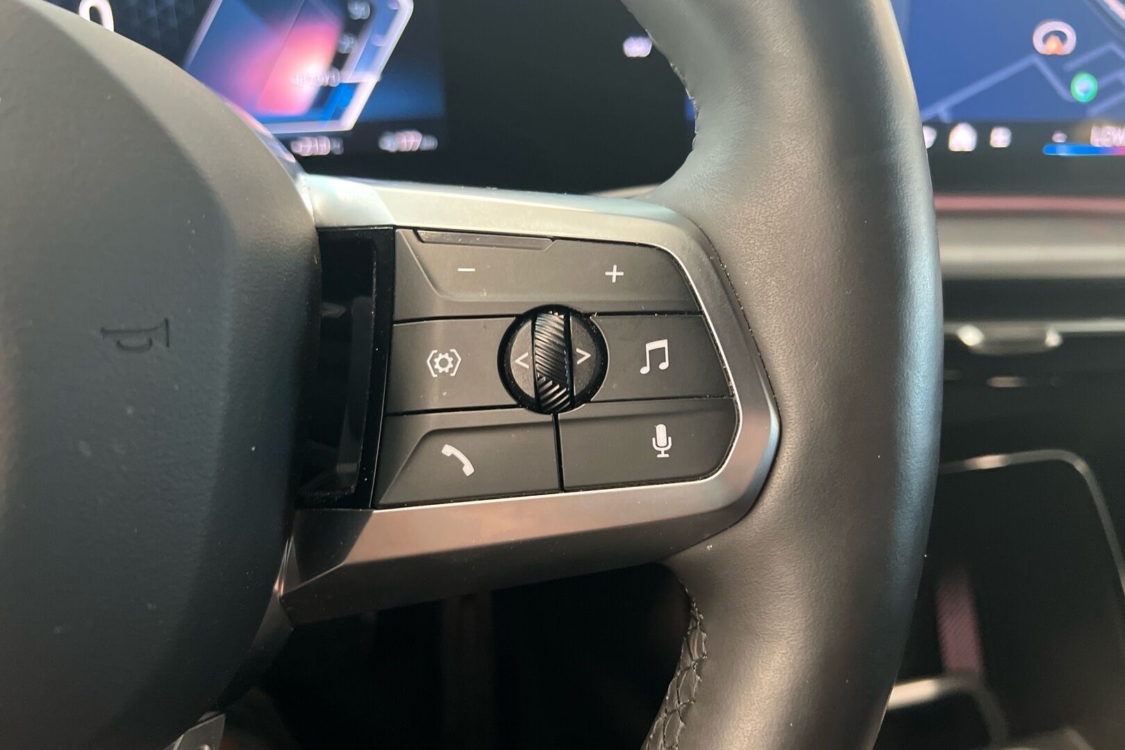 BMW iX2 iso kuva 15