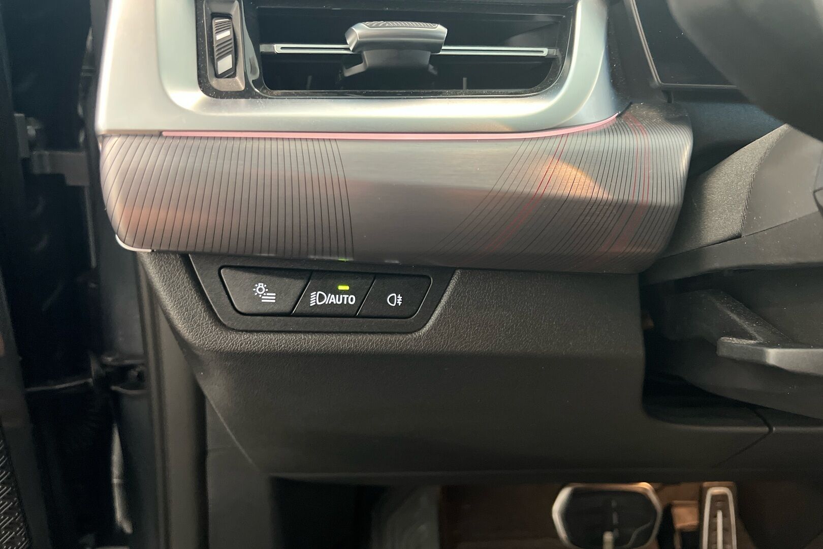 BMW iX2 iso kuva 18