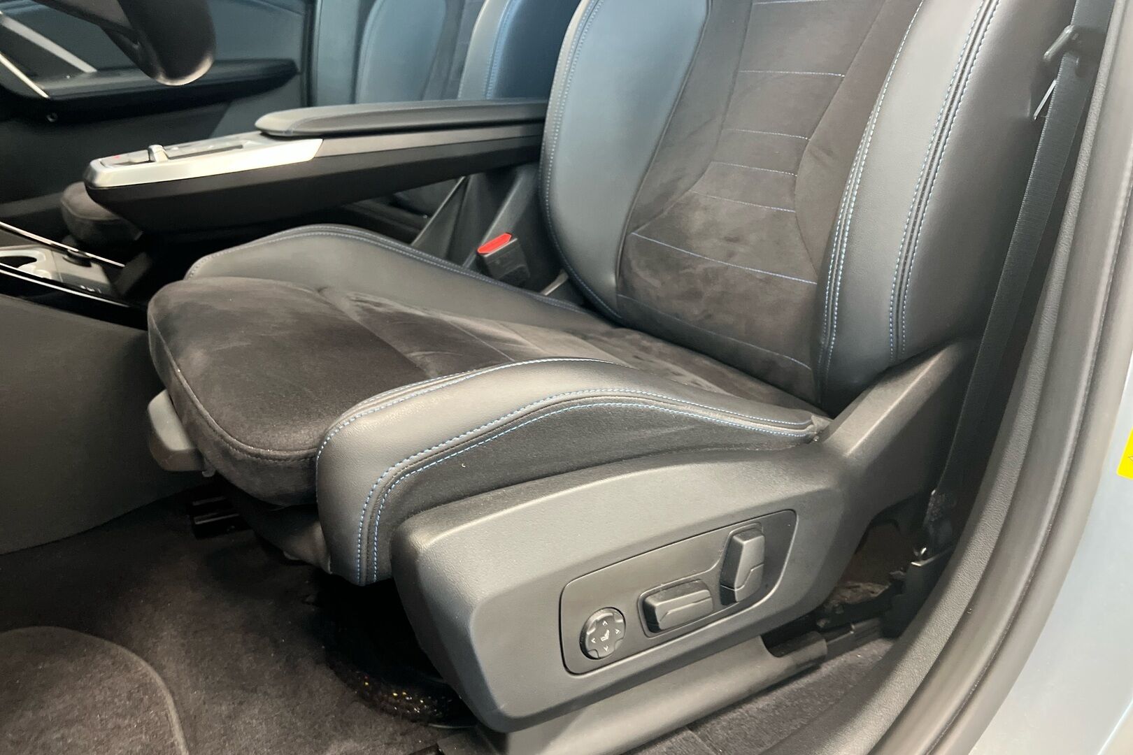 BMW iX2 iso kuva 19