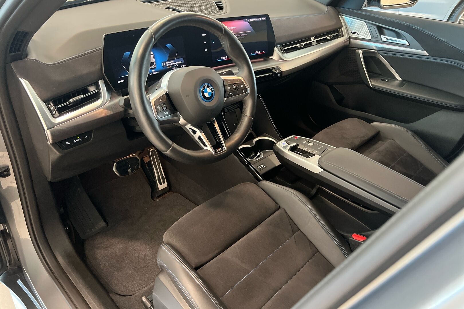 BMW iX2 iso kuva 6
