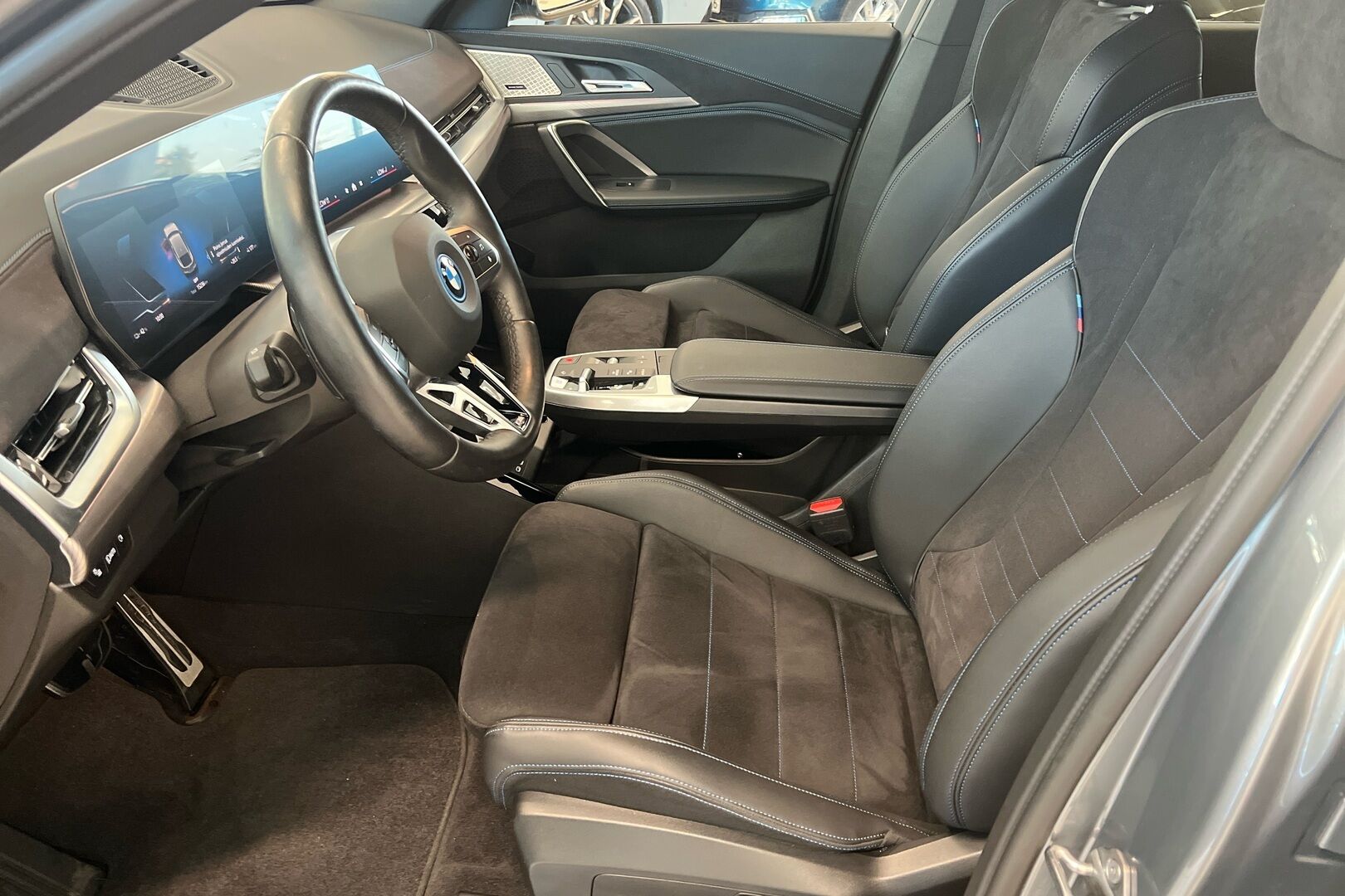 BMW iX2 iso kuva 7
