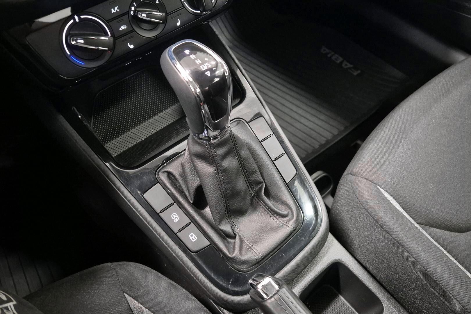 Skoda Fabia iso kuva 21