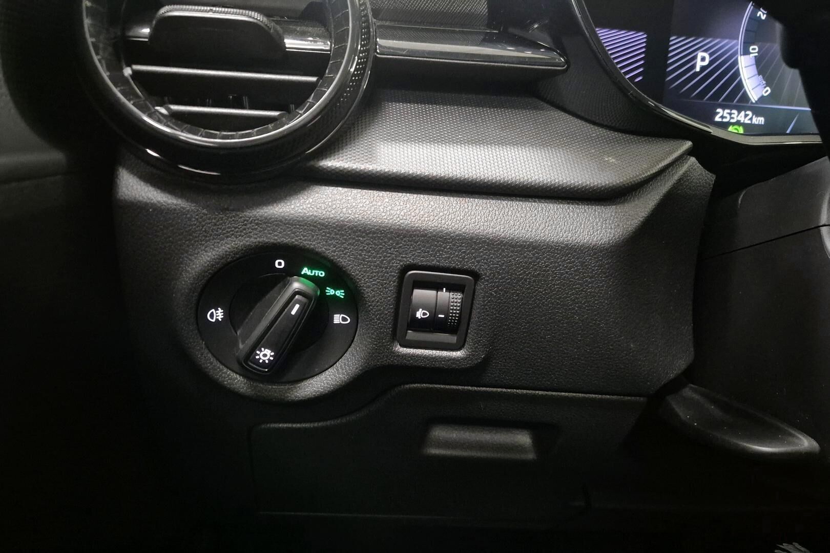 Skoda Fabia iso kuva 18