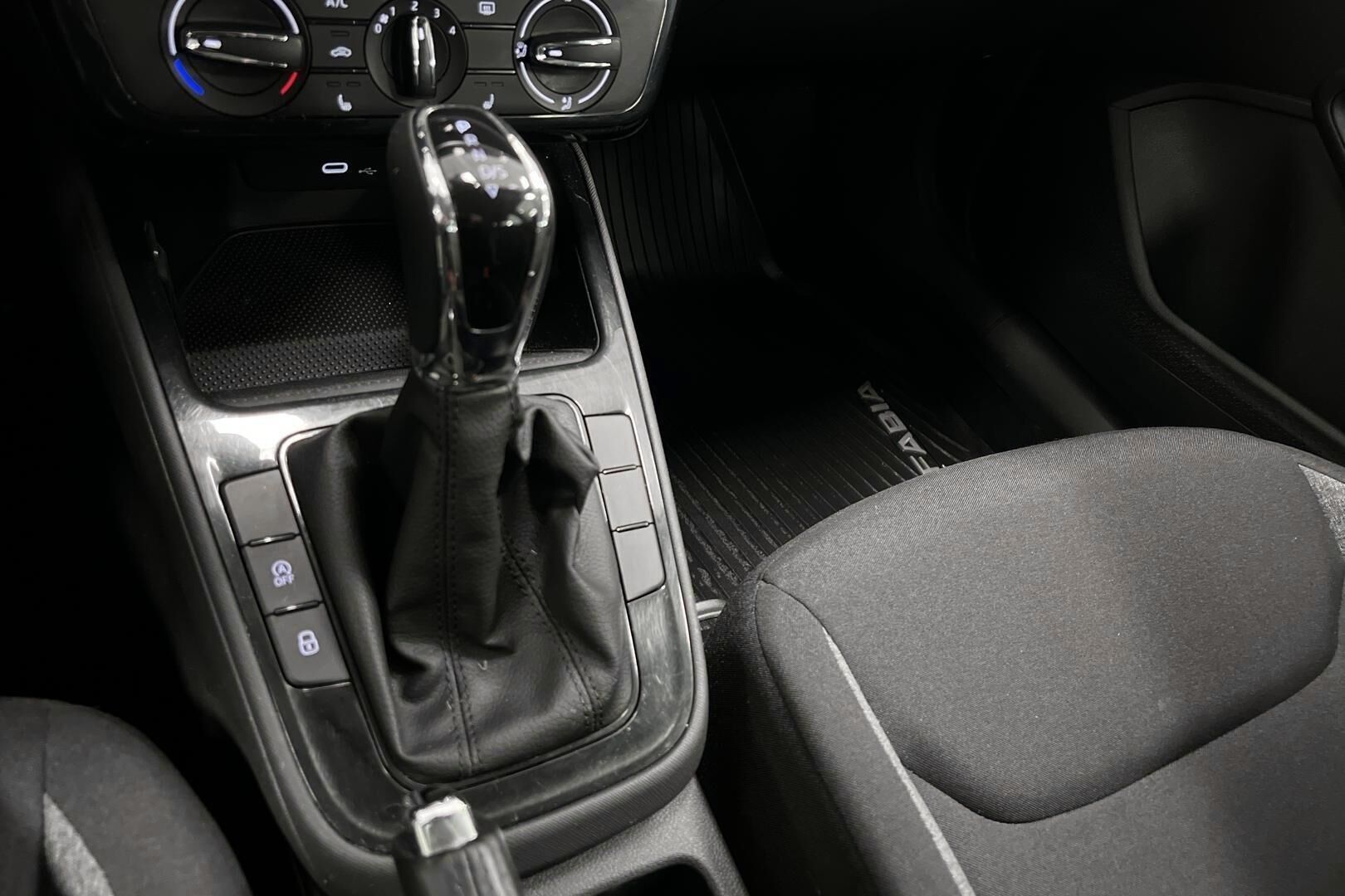Skoda Fabia iso kuva 16