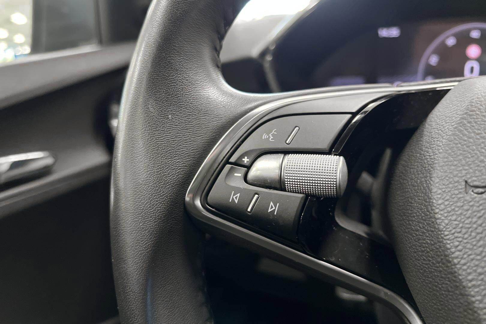 Skoda Fabia iso kuva 17