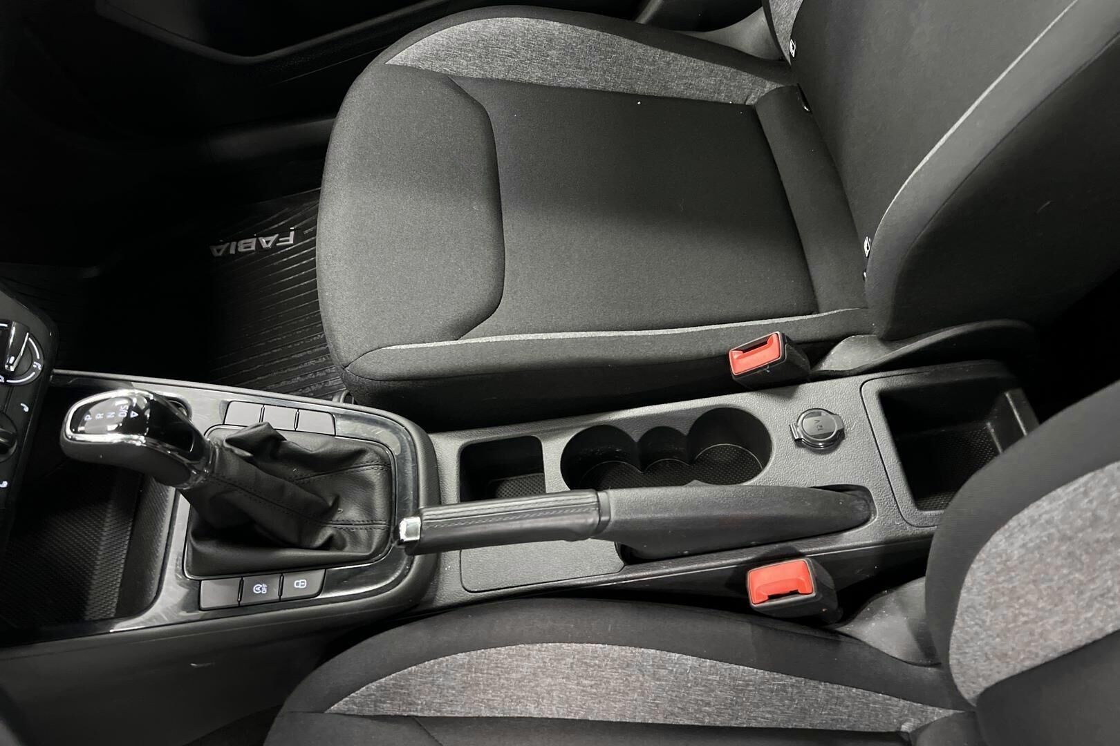 Skoda Fabia iso kuva 19