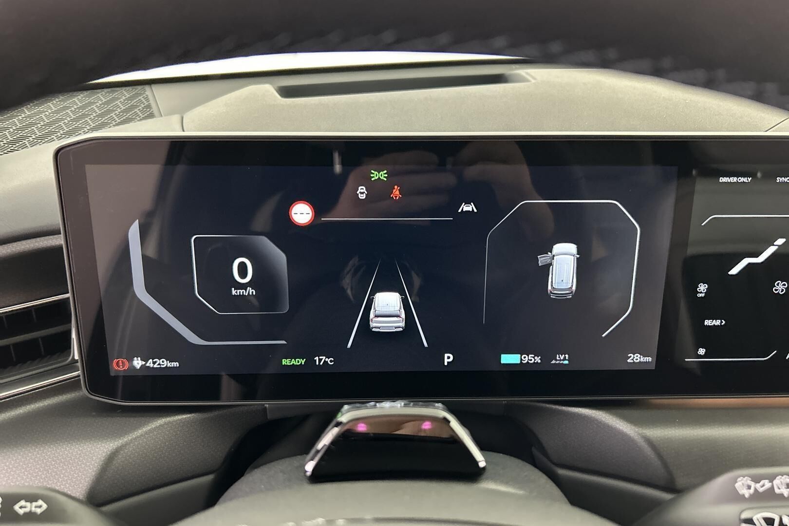 Kia EV9 iso kuva 13