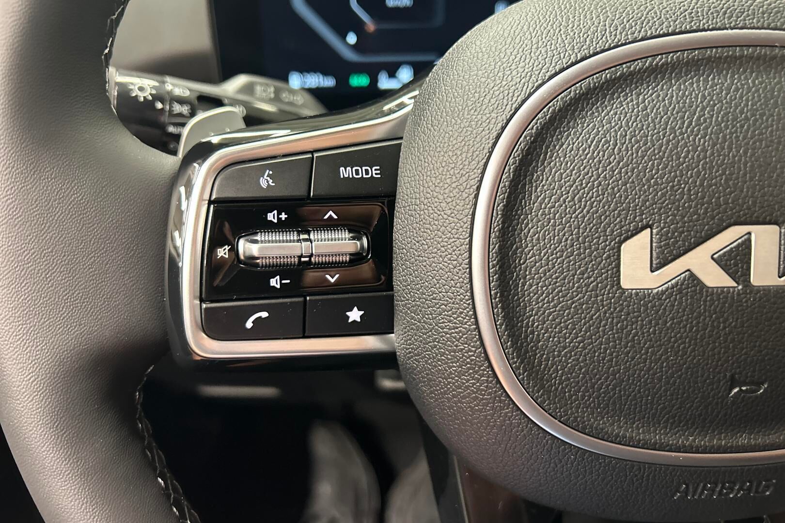 Kia Sorento iso kuva 14