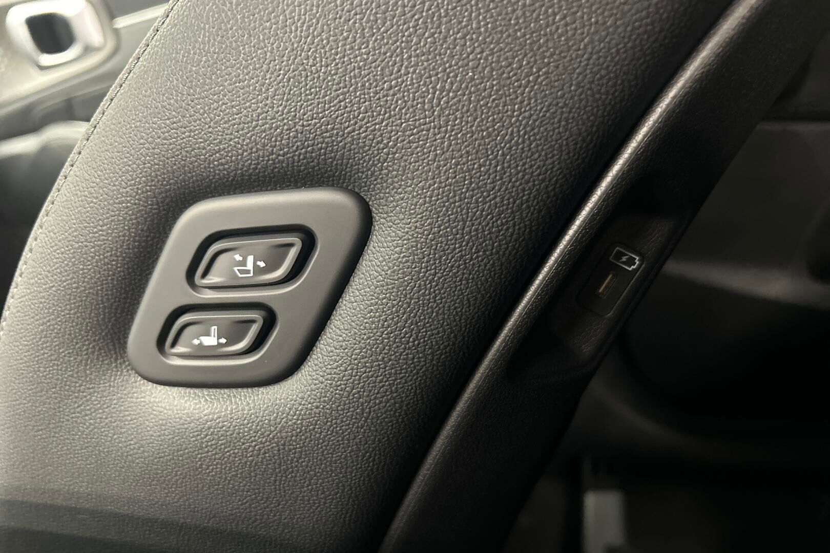 Kia Sorento iso kuva 24