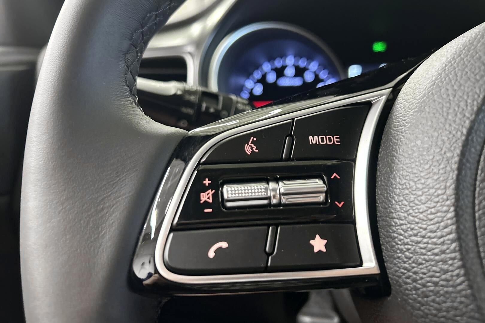 Kia Ceed iso kuva 4