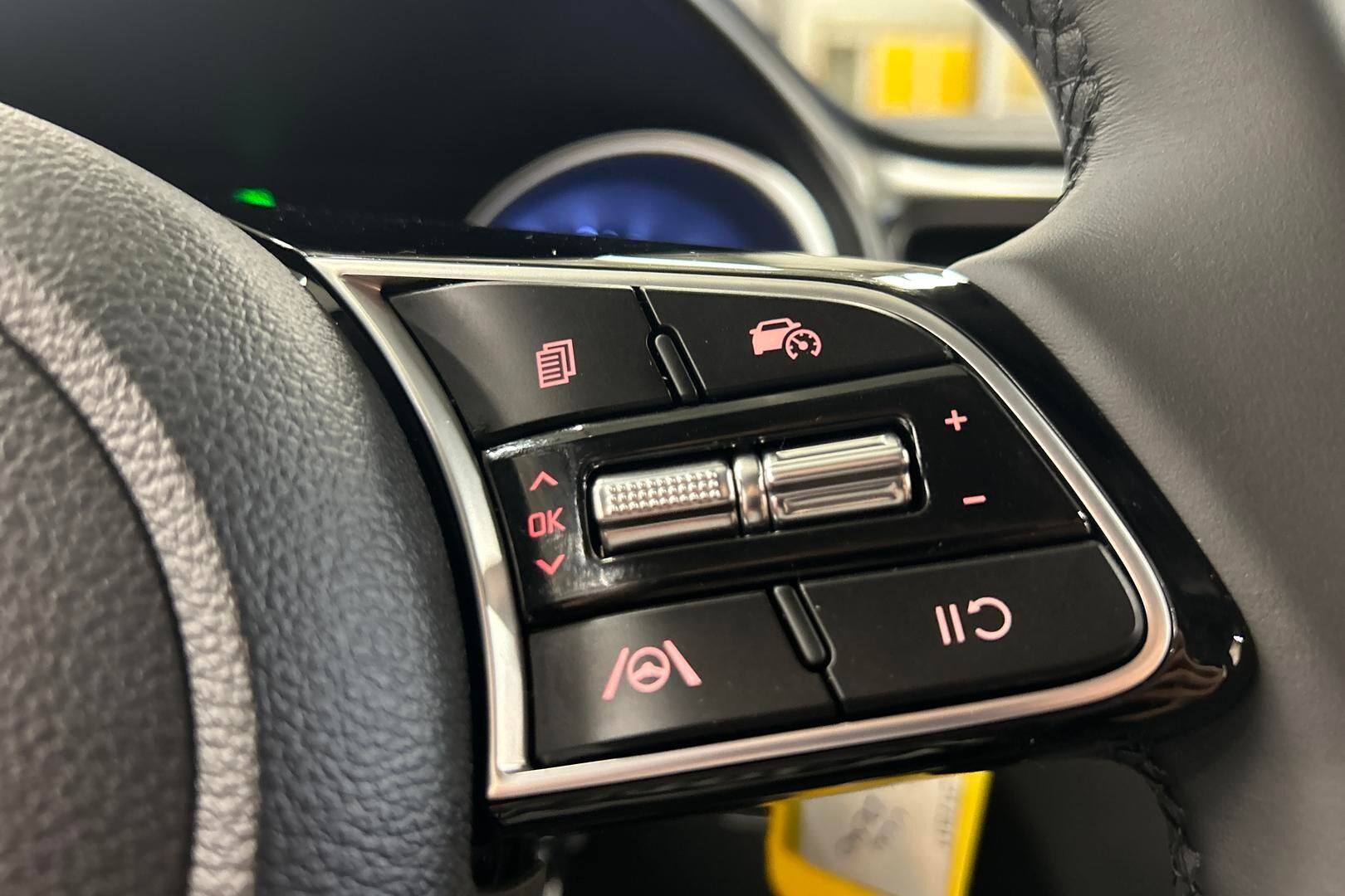 Kia Ceed iso kuva 5