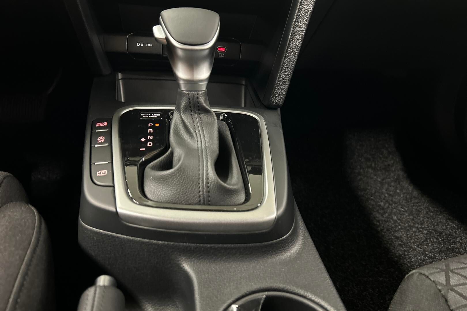 Kia Ceed iso kuva 22