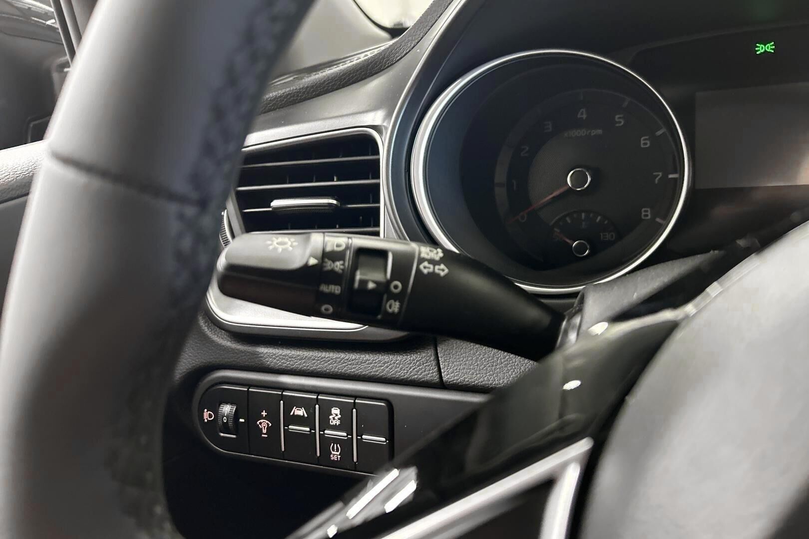 Kia Ceed iso kuva 23