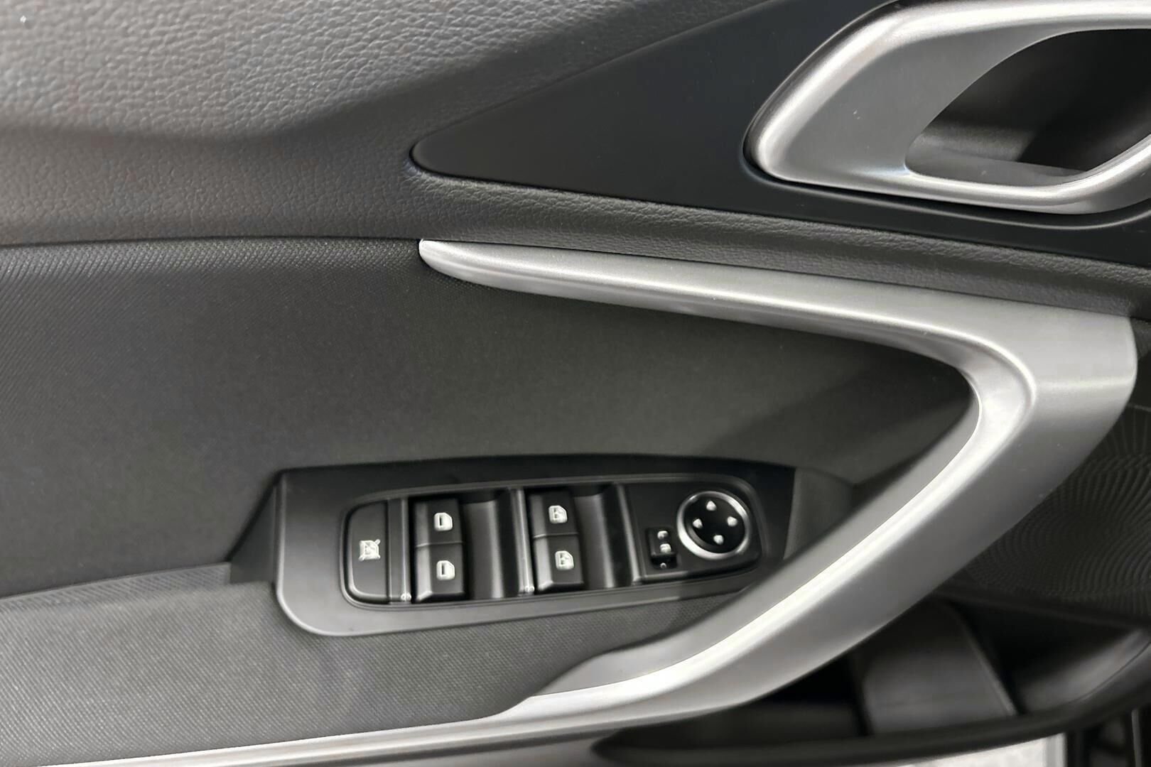 Kia Ceed iso kuva 7