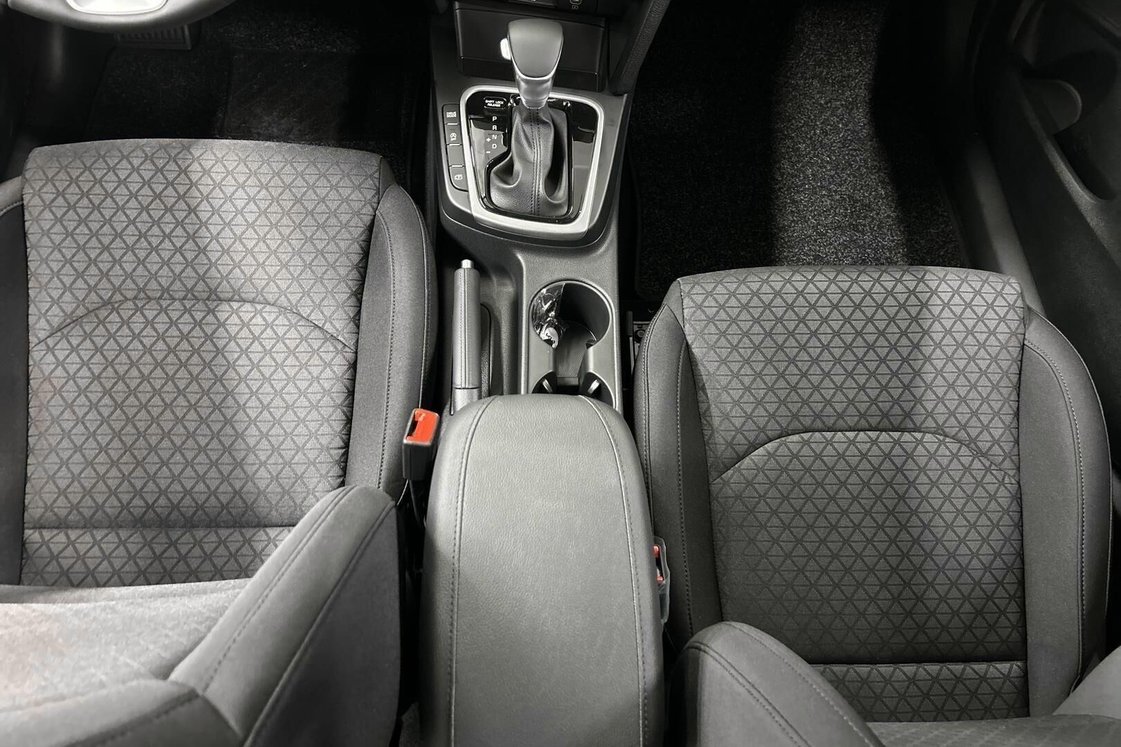 Kia Ceed iso kuva 8
