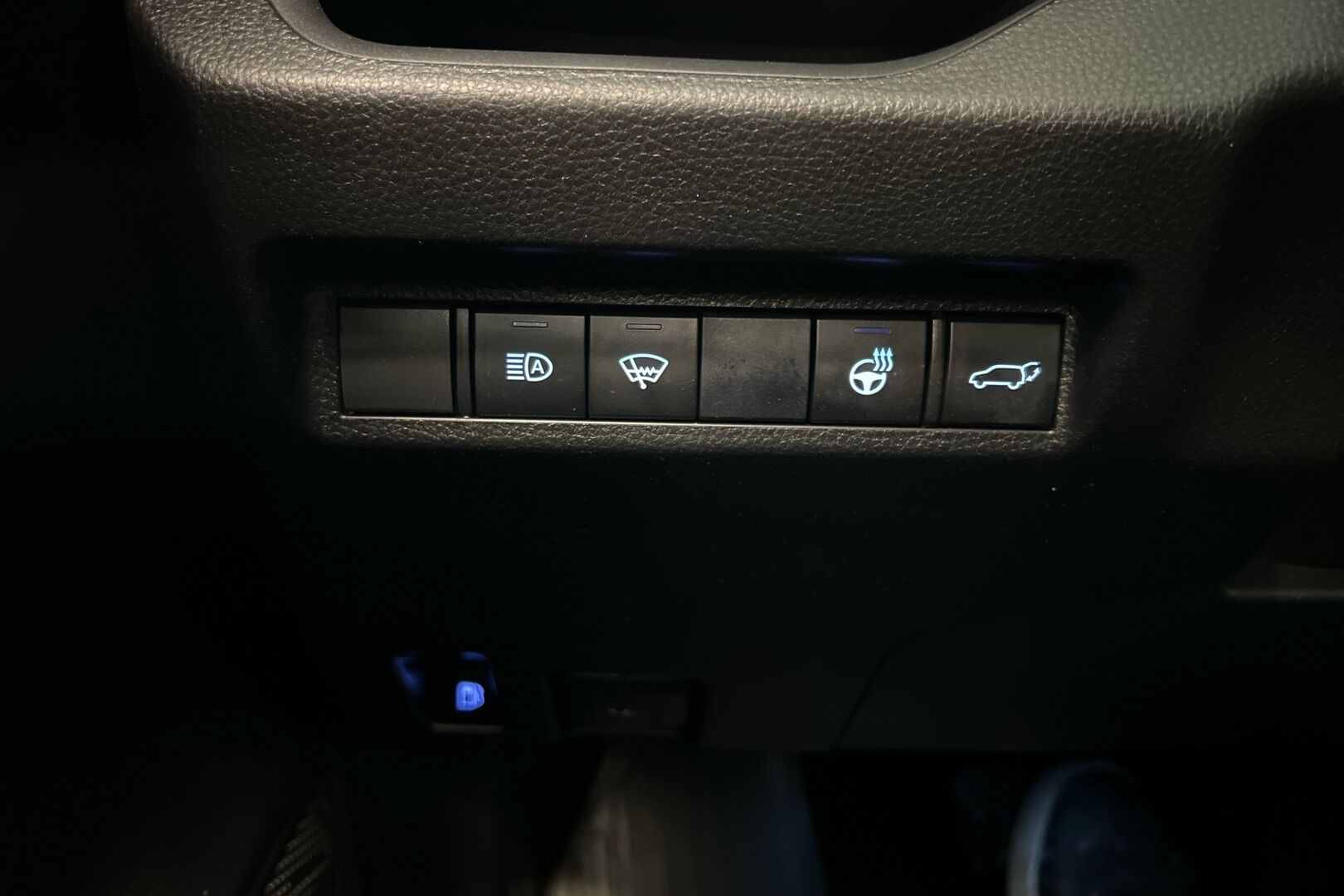Toyota RAV4 iso kuva 17