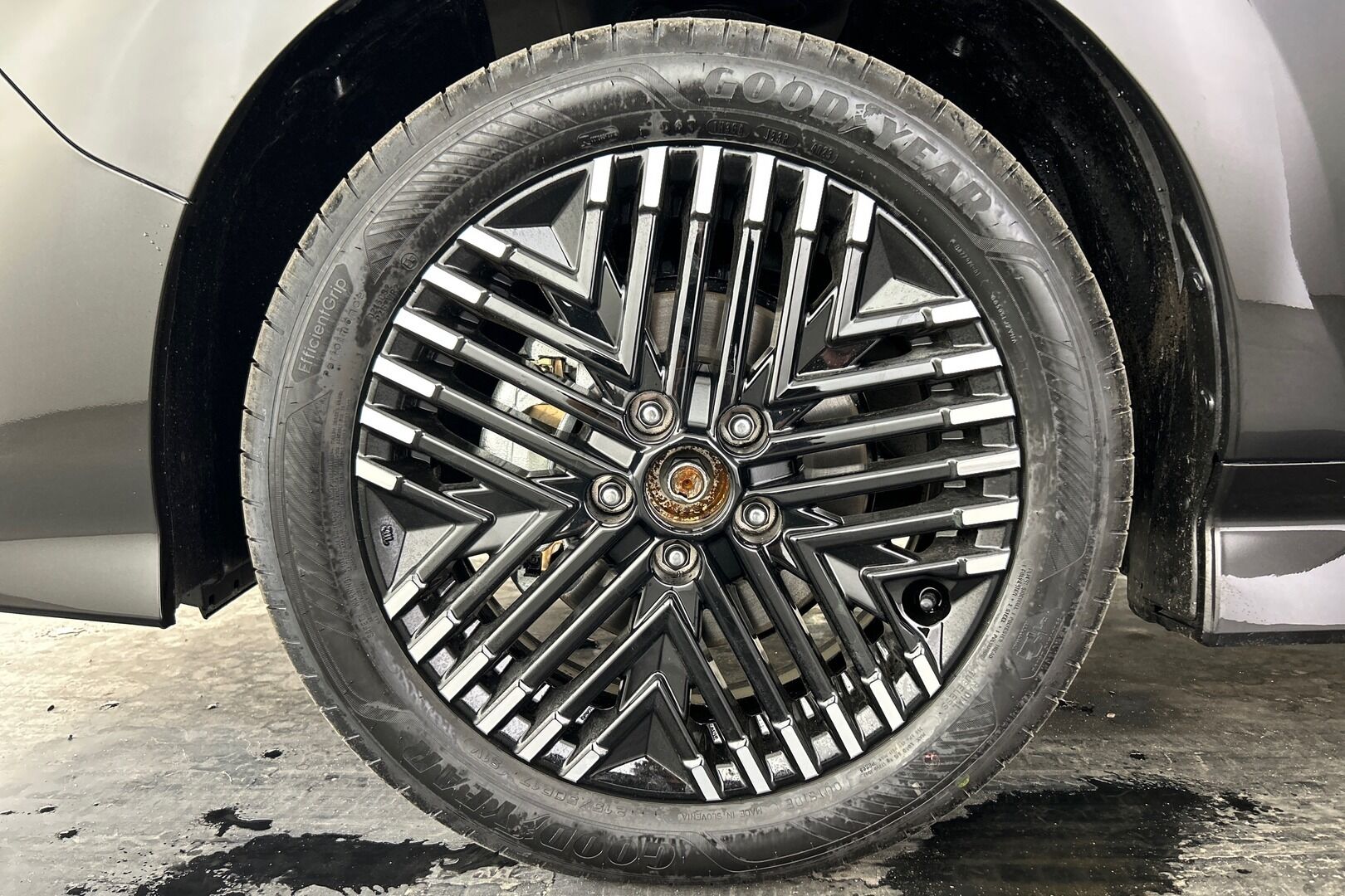 Nissan Leaf iso kuva 11