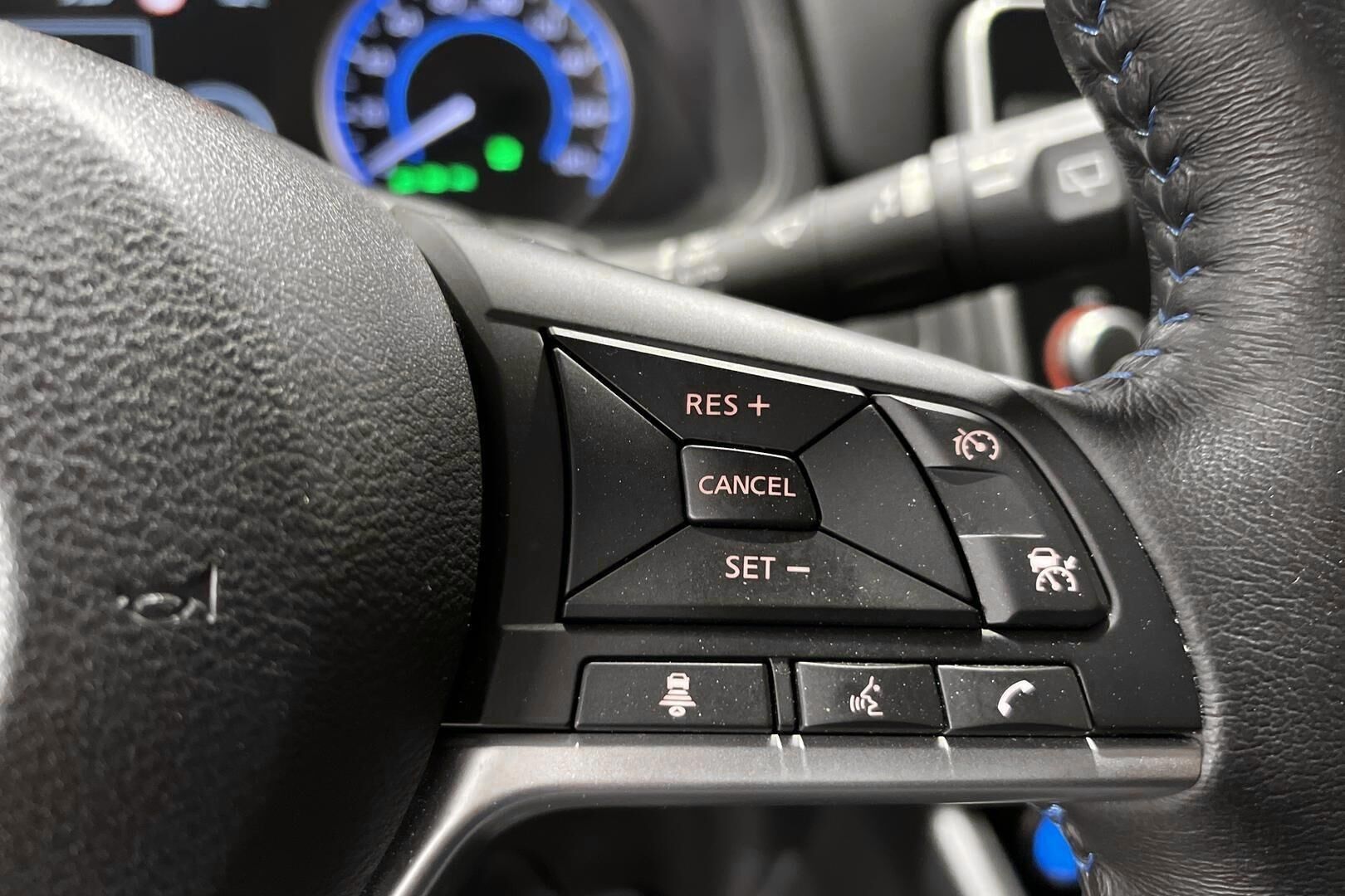 Nissan Leaf iso kuva 7